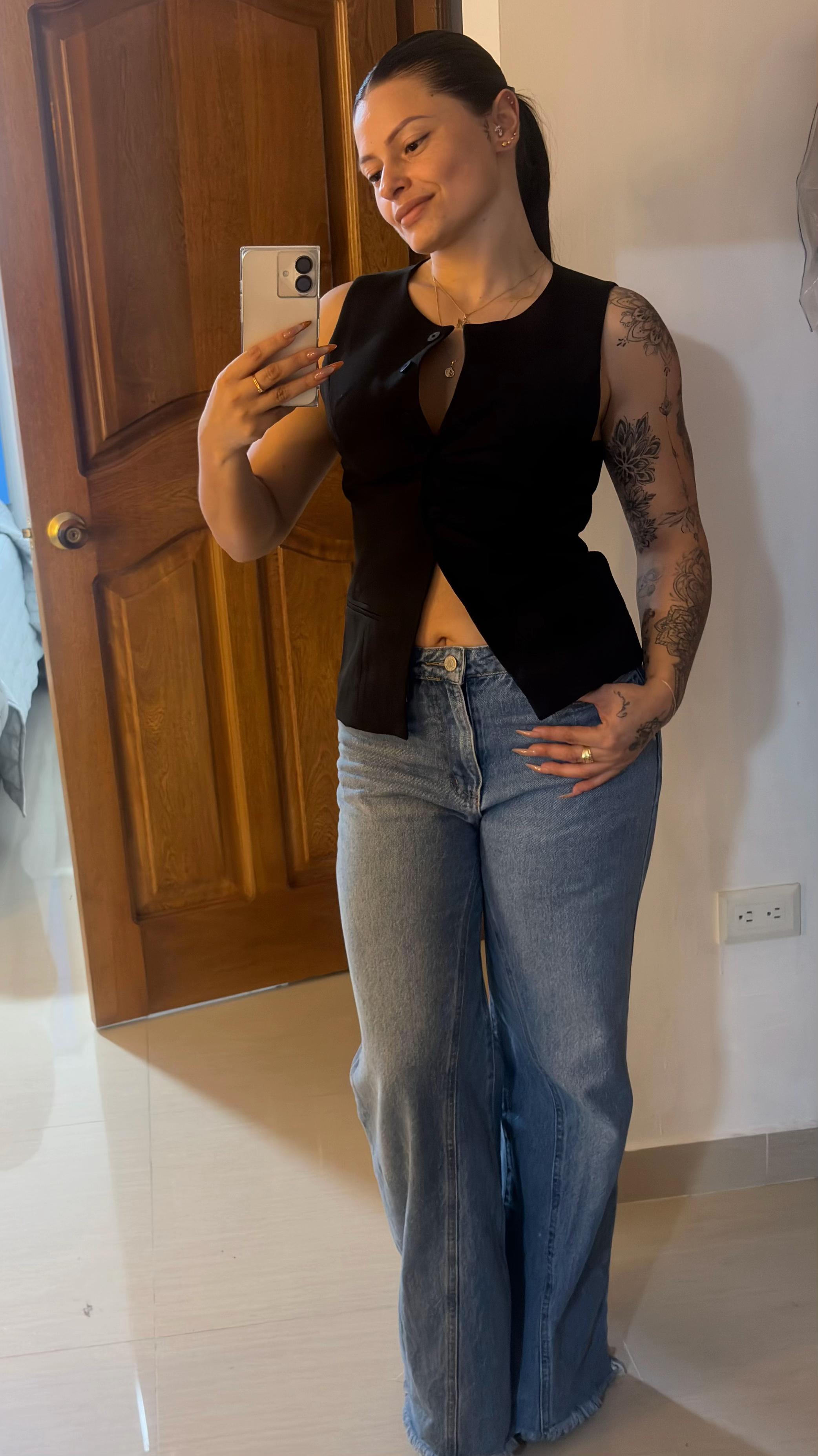 @M&oacute;nica