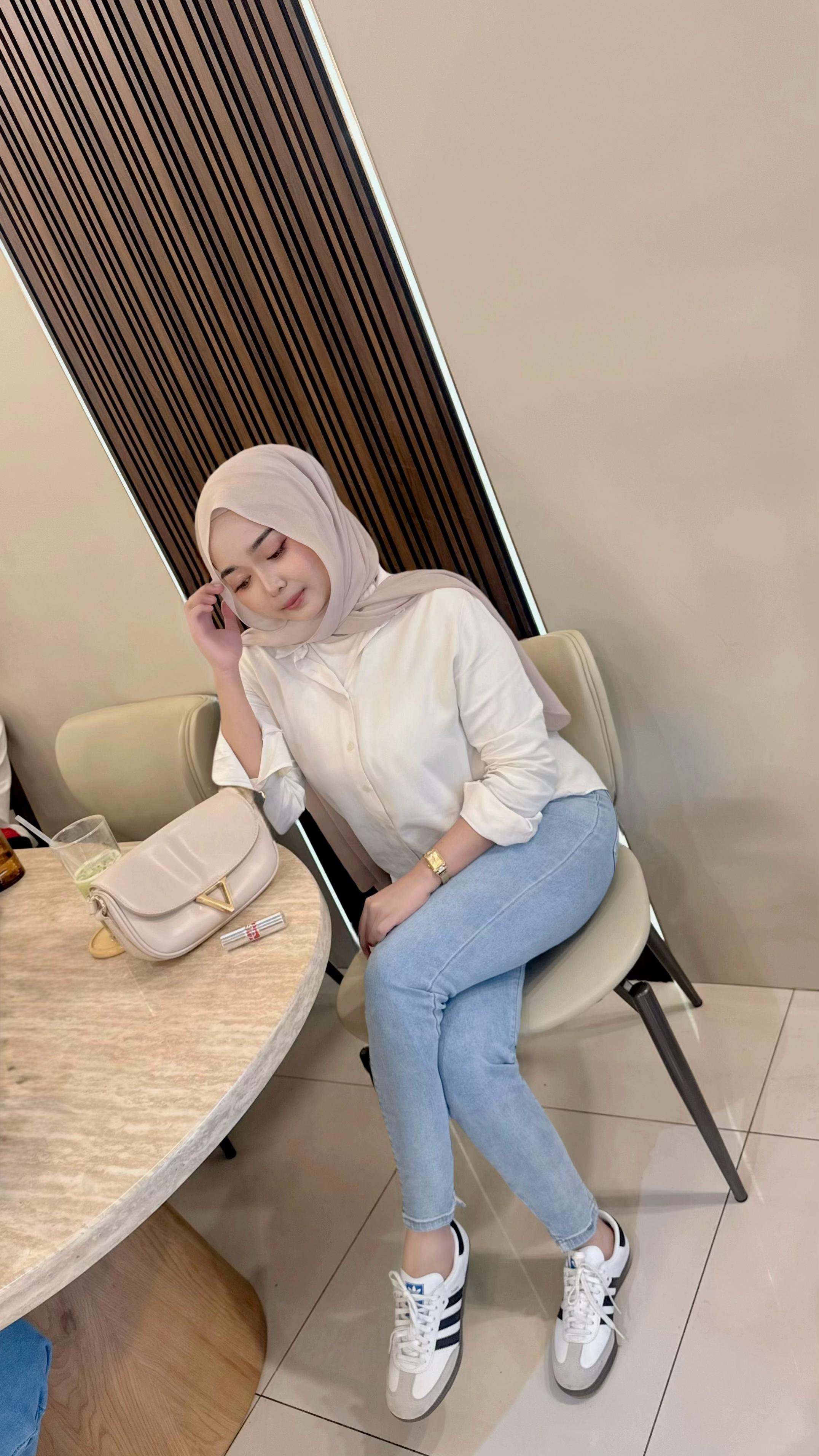 @𝗟 𝗜 𝗬 𝗔