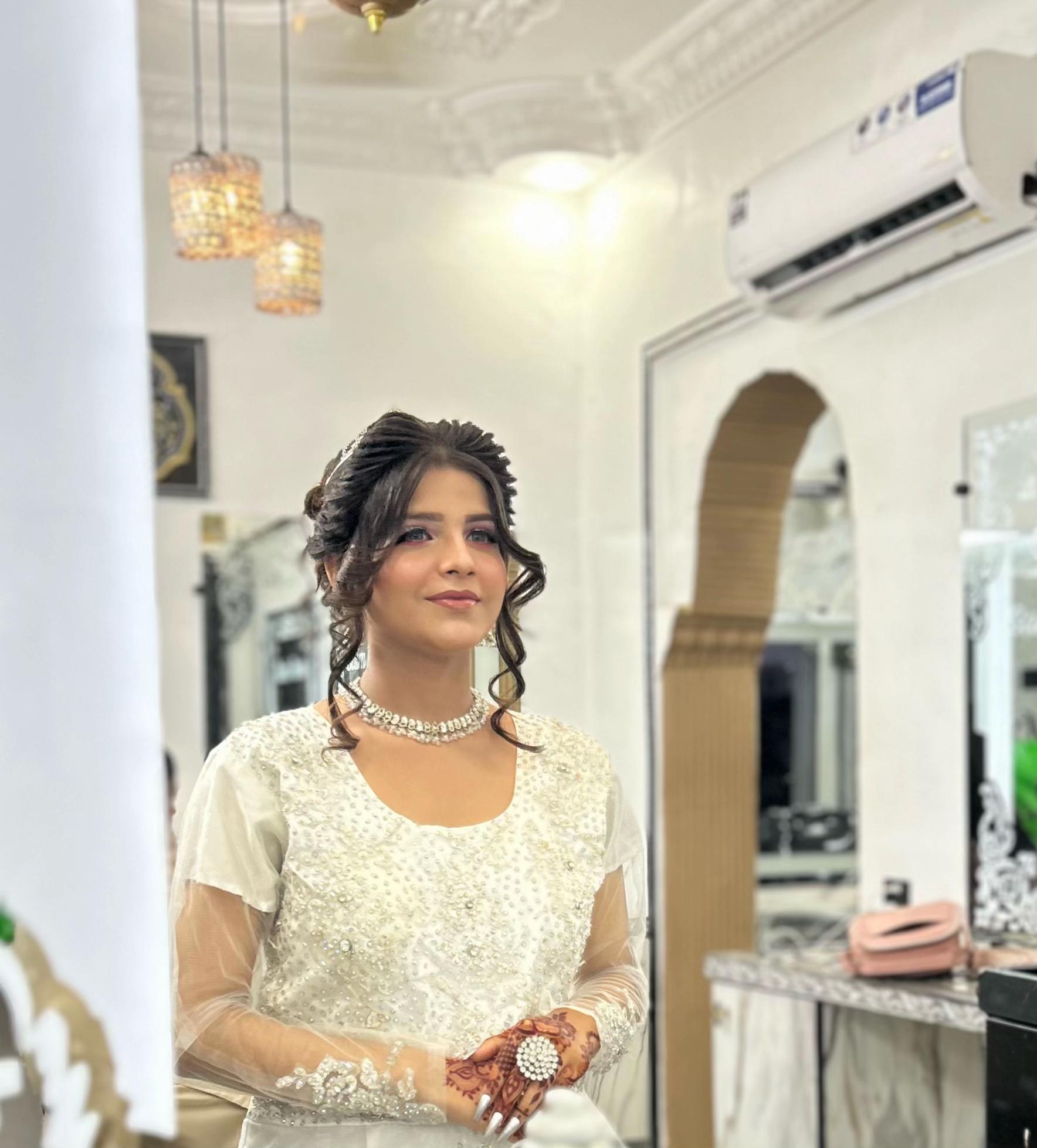 @(Saim Rose Beauty Parlour)