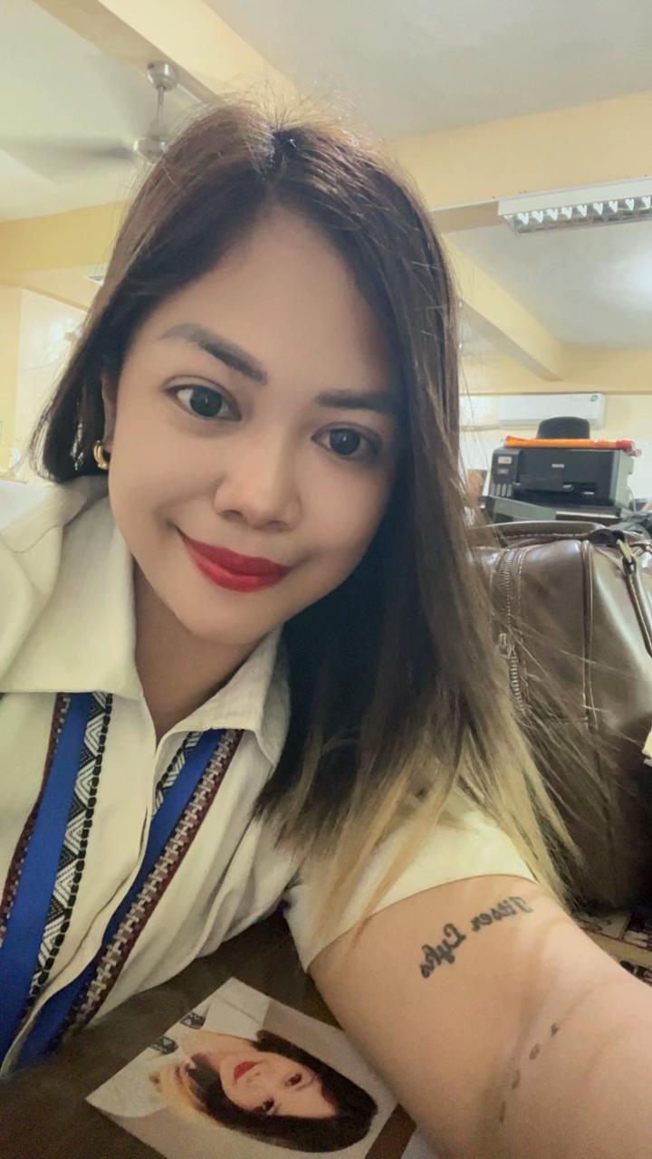 @LYKA B. ROLDAN ๐ฉ๐ซ