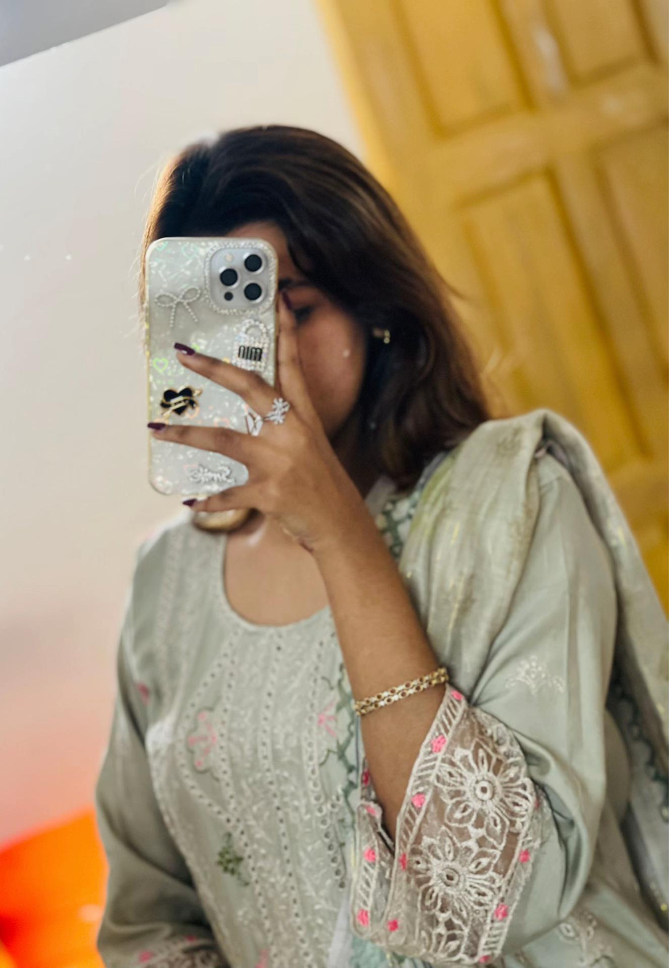 @Pakhi 🕊️