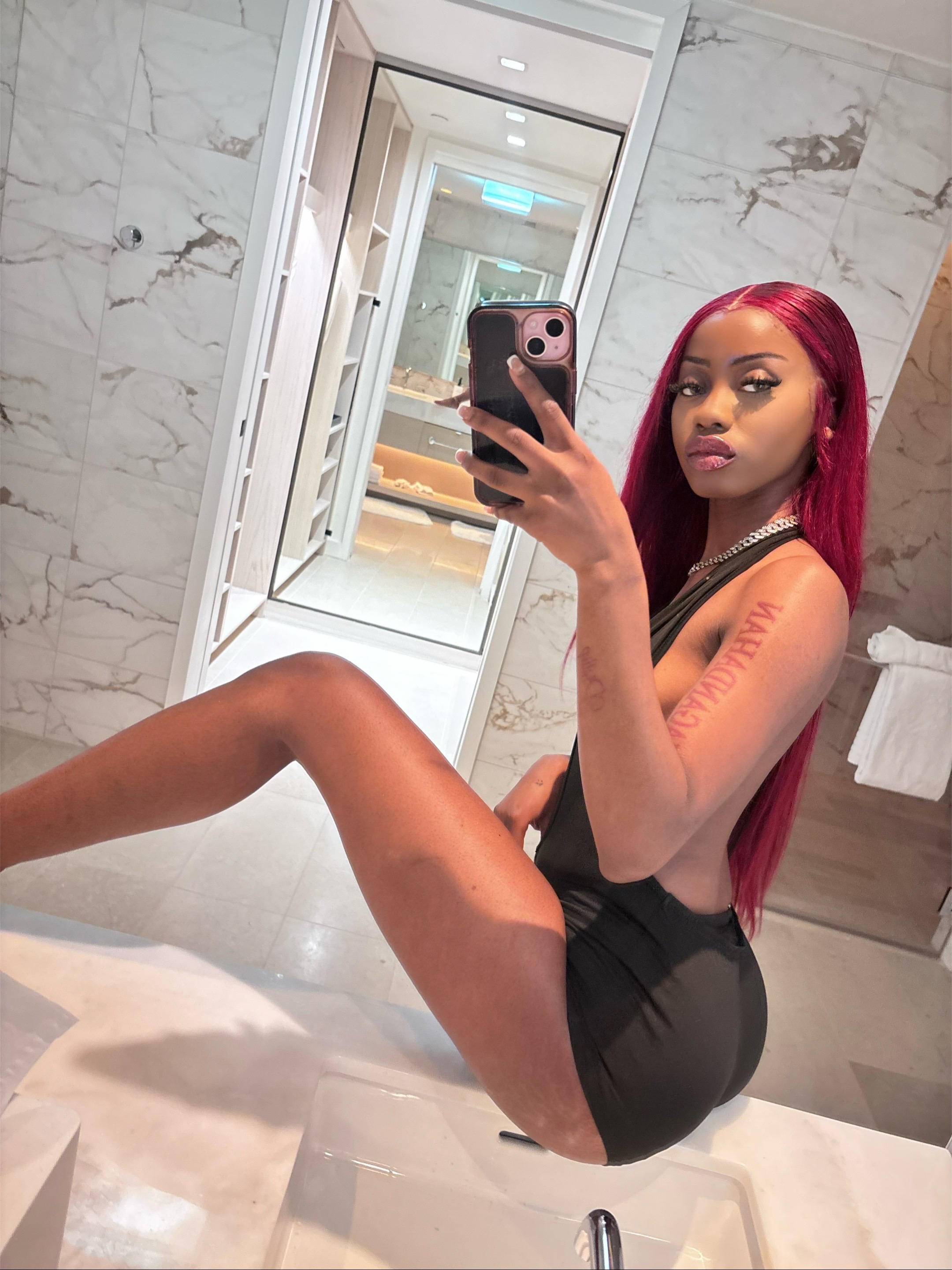 @missniakay