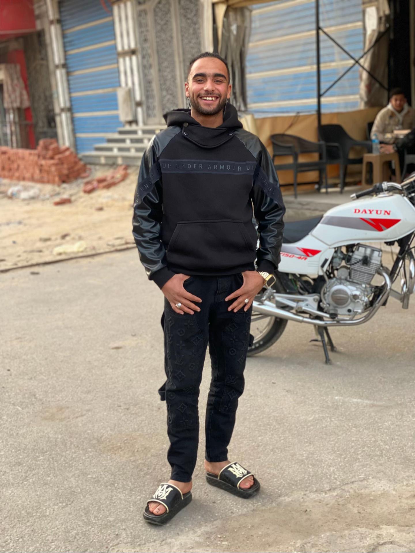 @دولفين في وسط قروش⚓🐬