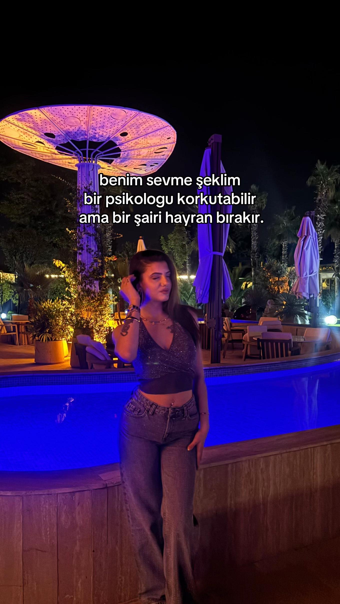 @Azra Eşref