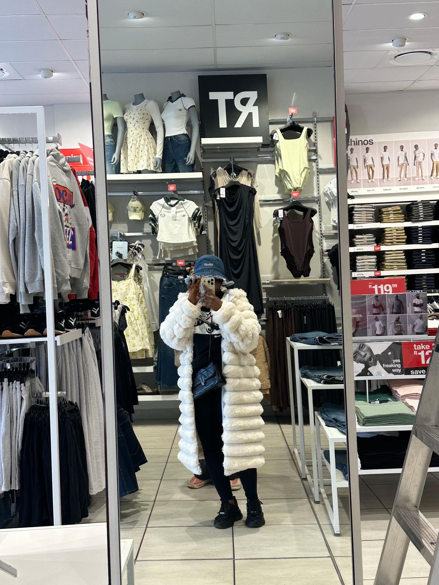 @VERONICA MANAGA🤍