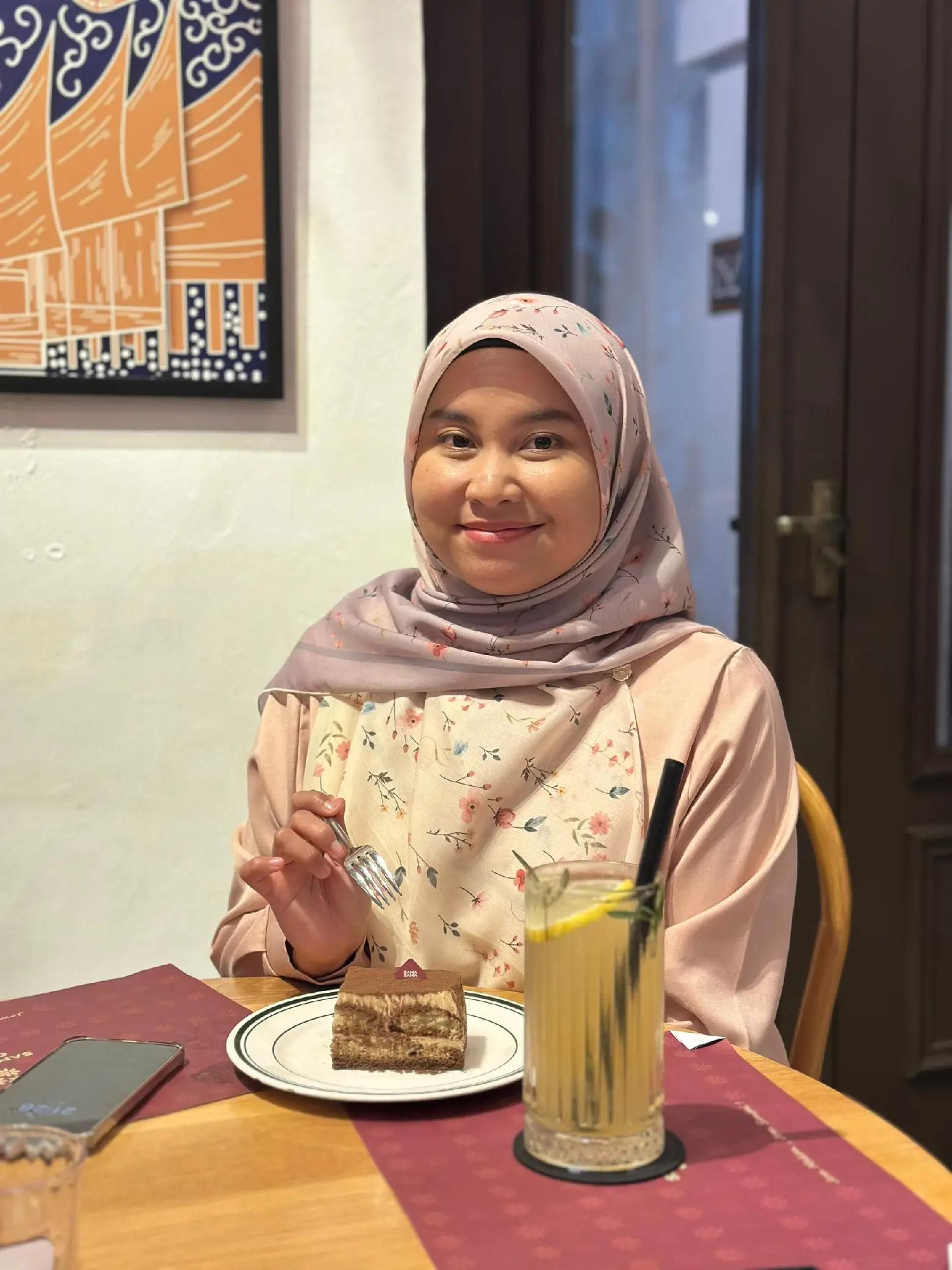 @Nana Jasmine🧕🏻Make It Sopan