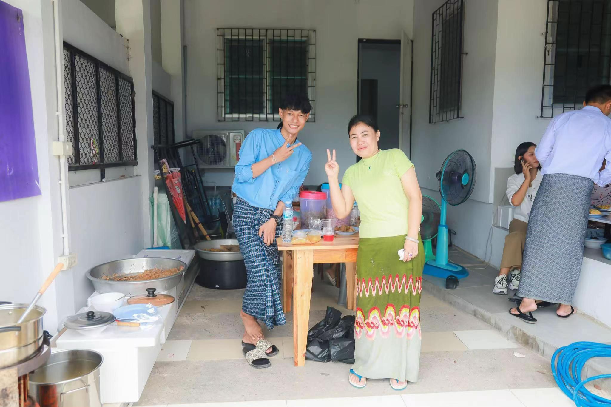 @Aung Kaung Myat (ခဝေး)