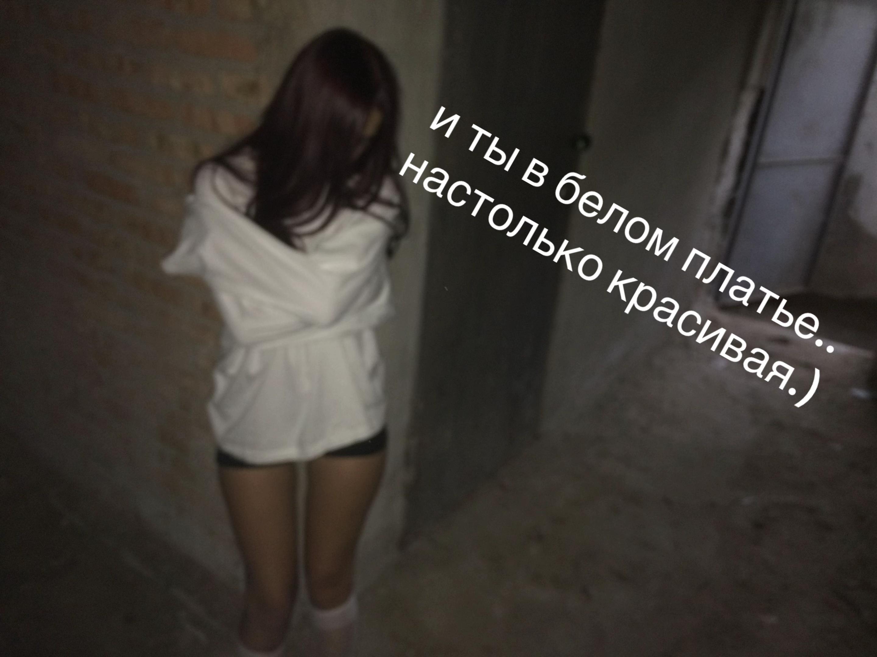 @)))