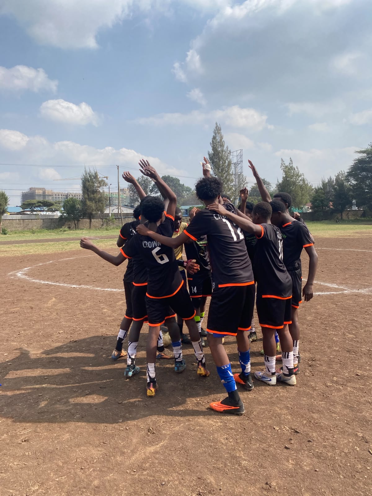 @CROWN FC 💙🤍💛