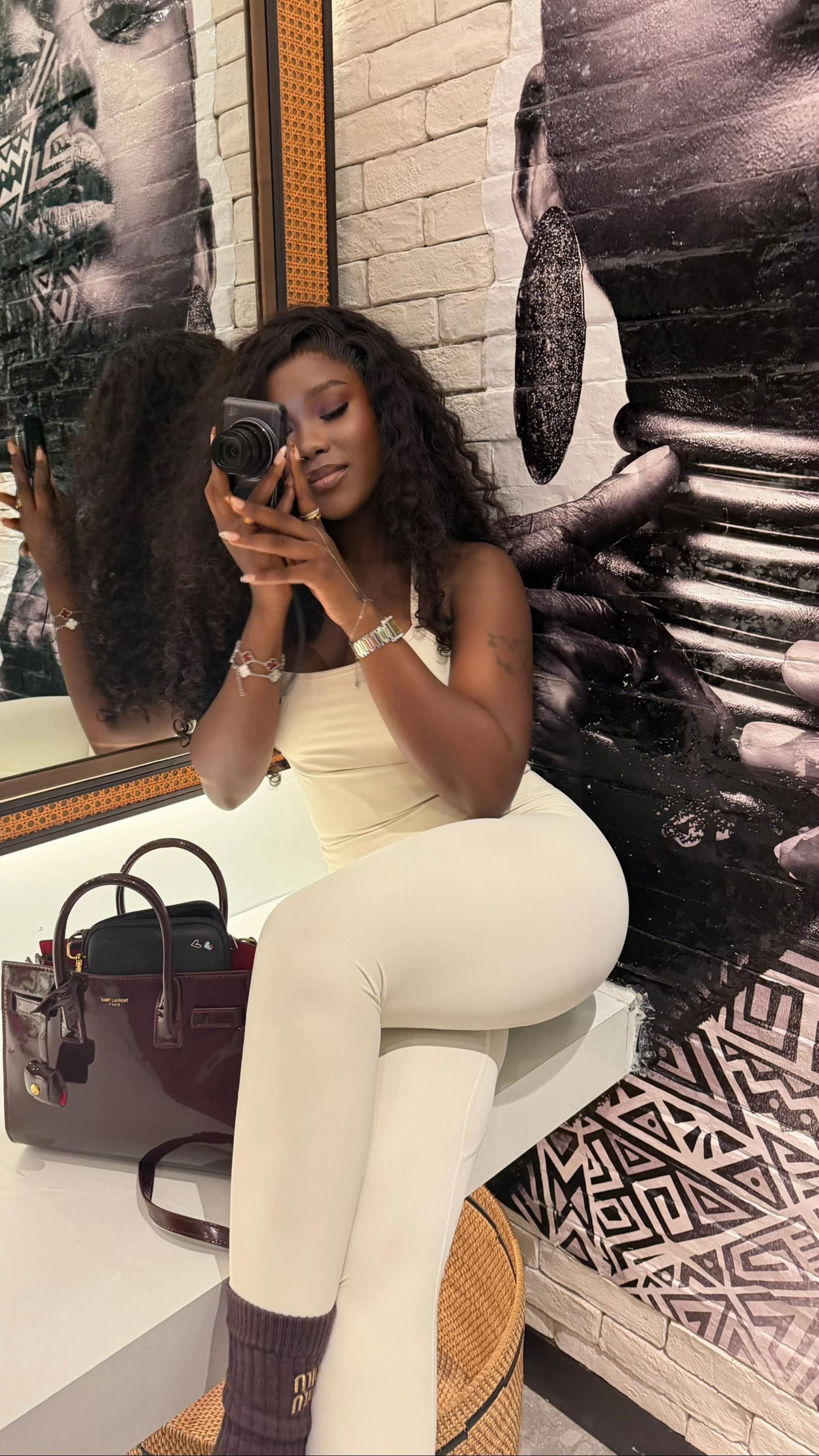 @Curvybynabou🛍️🇨🇳🇬🇲🎀