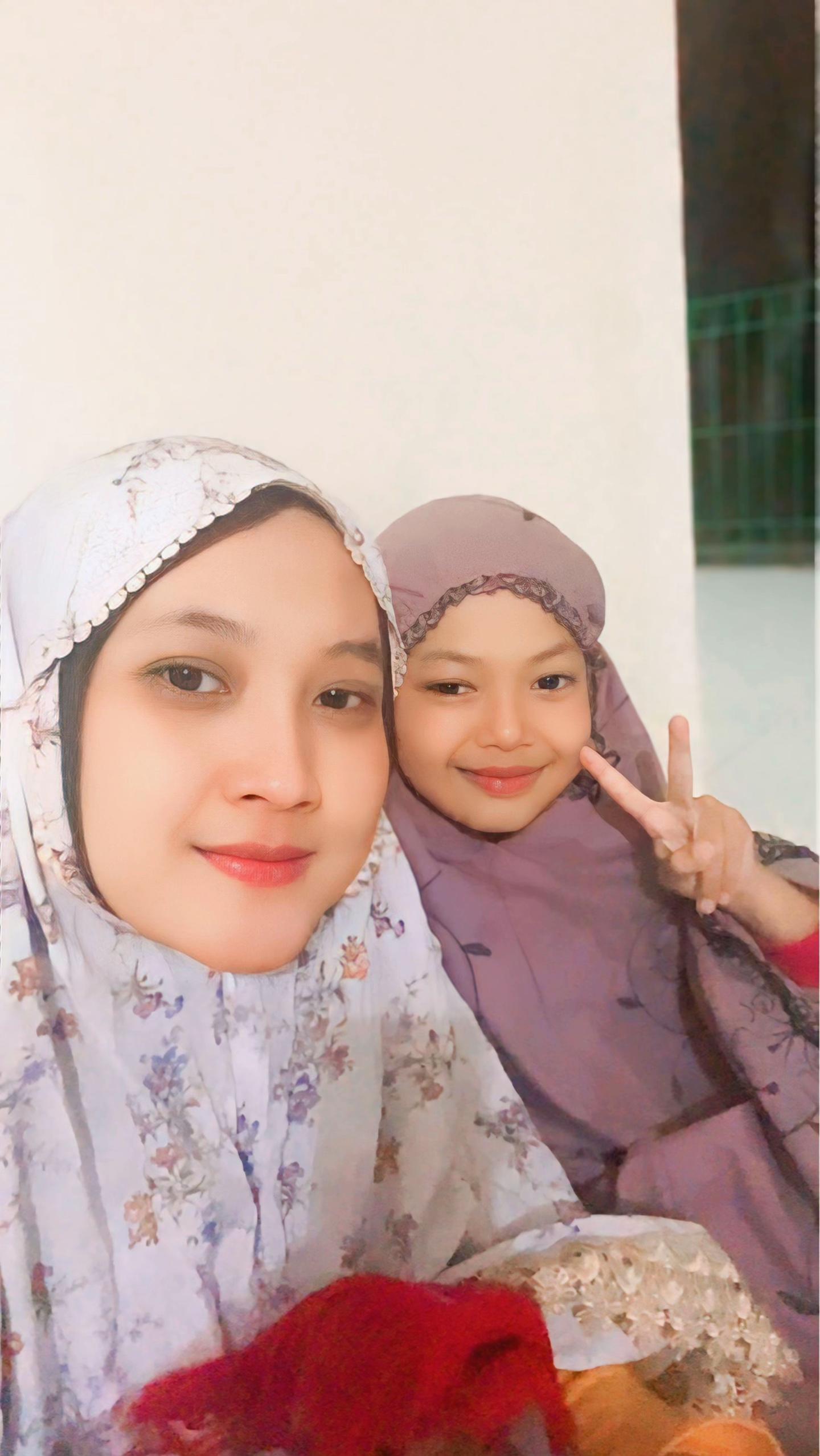 @Indah Khoerun Nisa, S. Pd 🌻 ♡