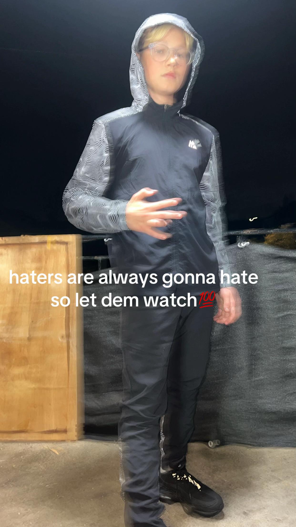 @👤