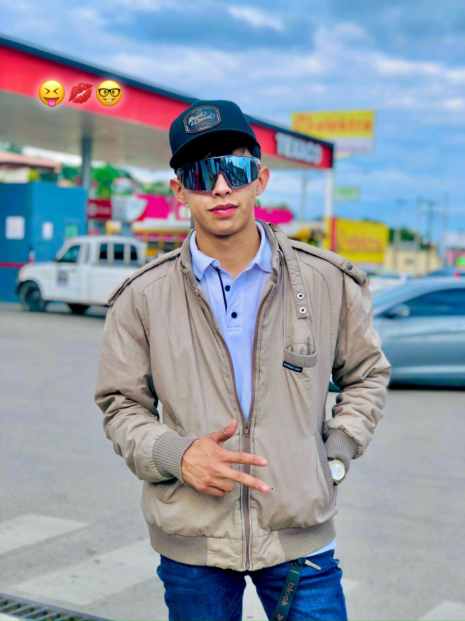 @carlitos_sanchez23