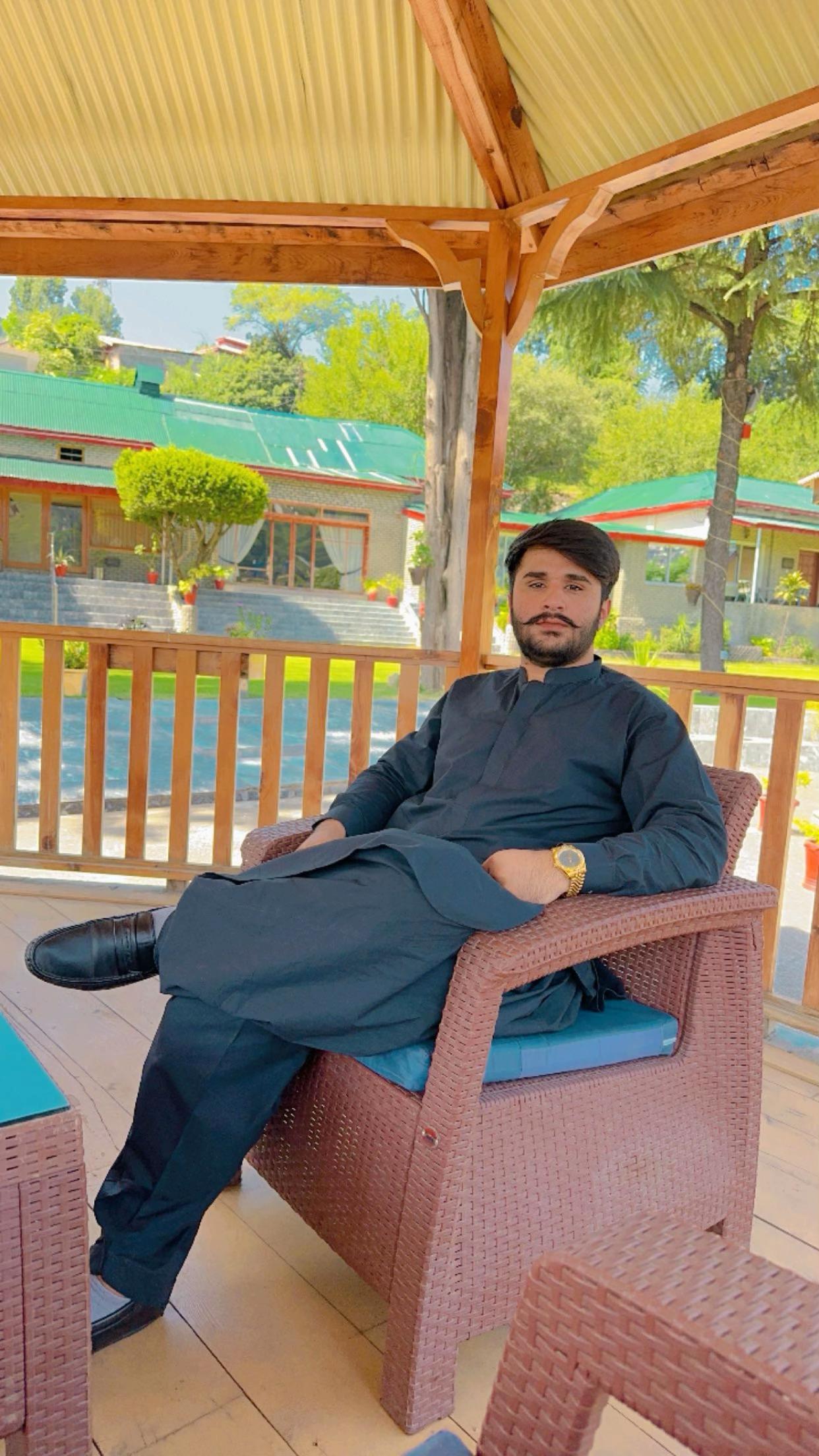 @ایمل گولہ 👑