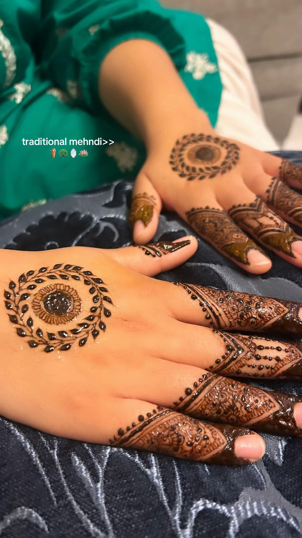 @BIRMINGHAM HENNA ARTIST