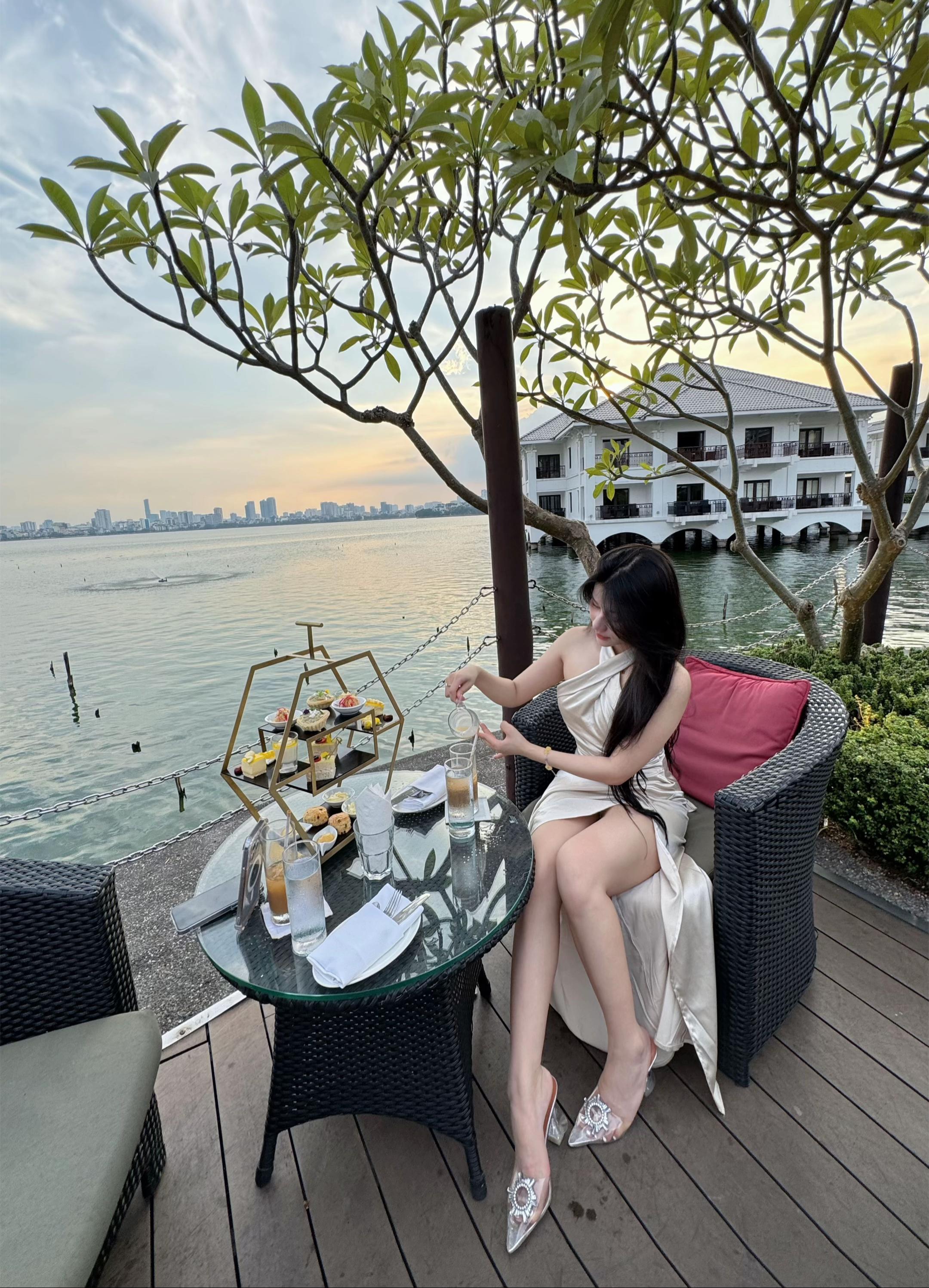 @Mẩu m&iacute;t