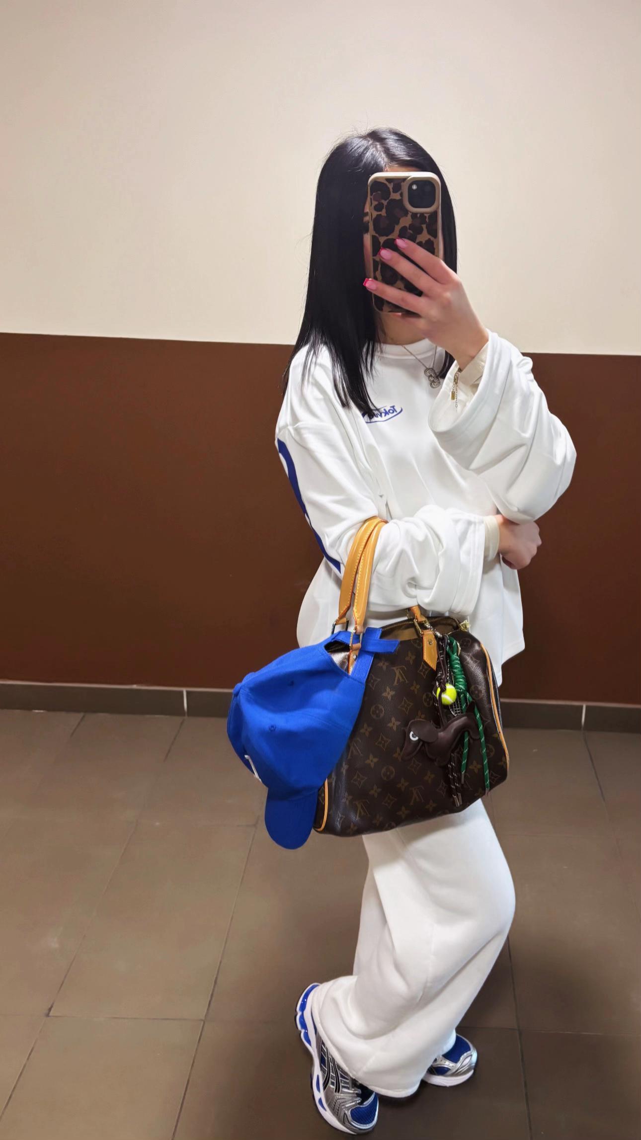@elena.