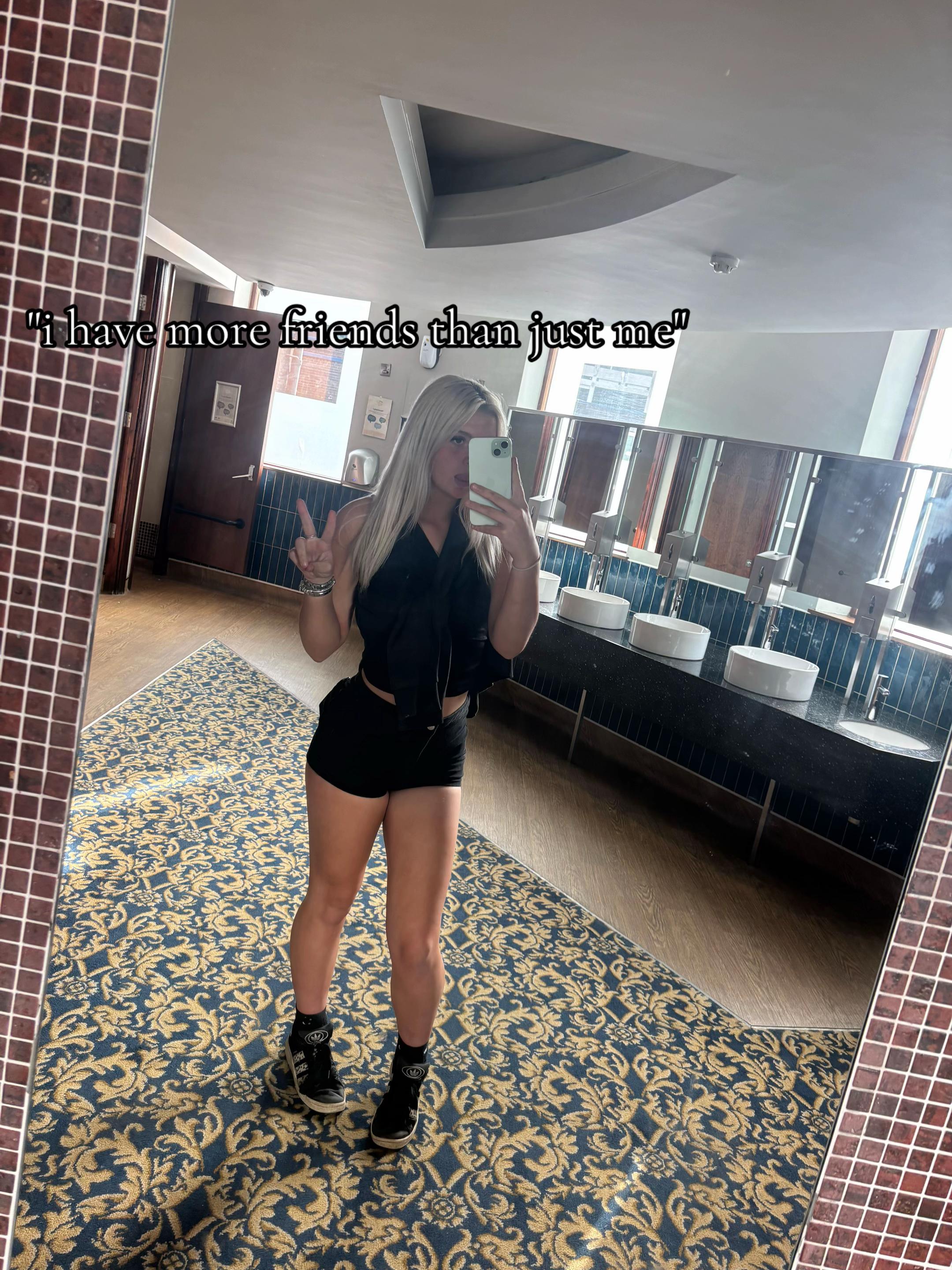 @𝕃𝕒𝕪𝕝𝕤 𝕩❁