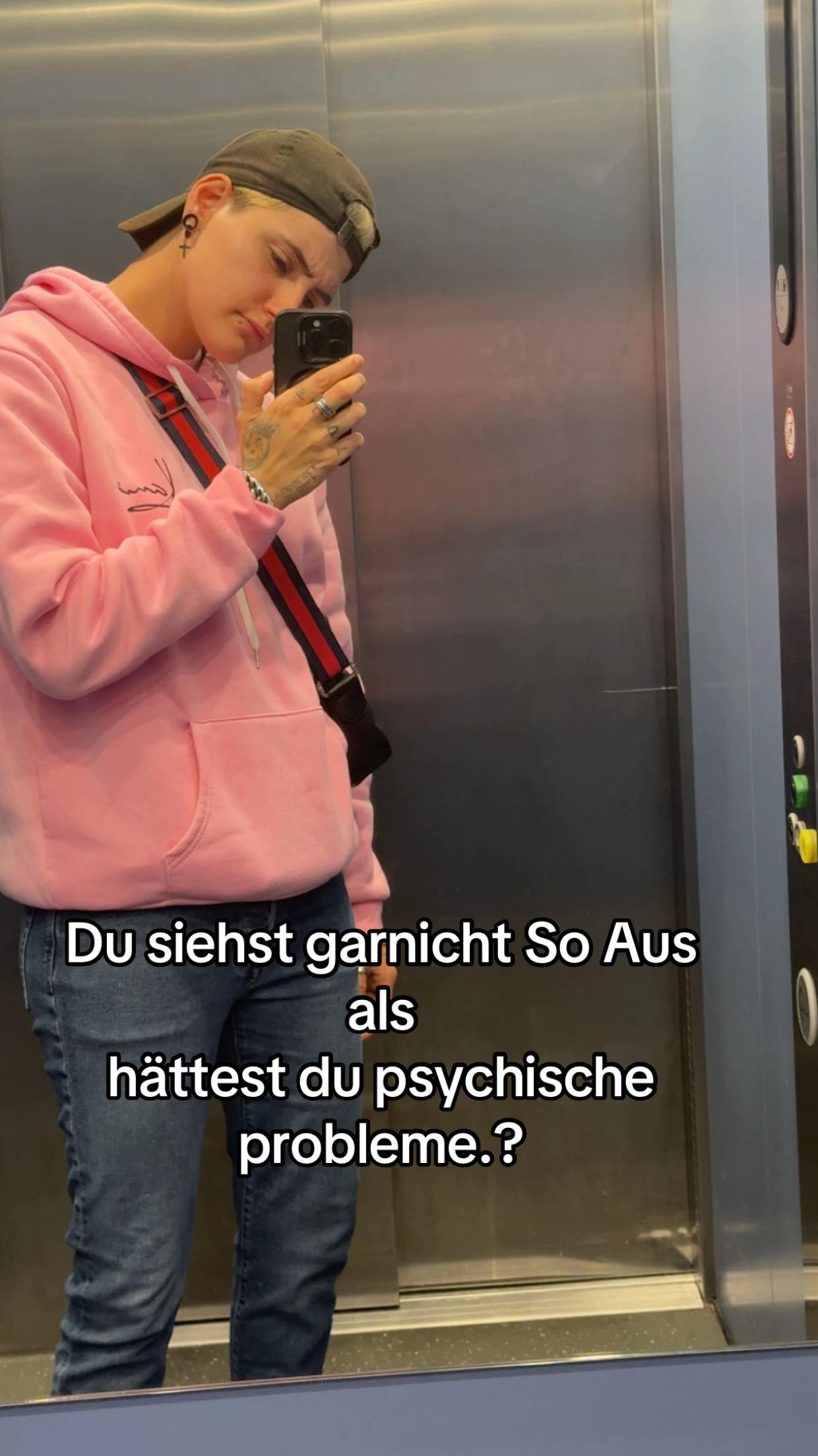 @ᴛʜᴇ ʀᴀᴠᴇʀ.53