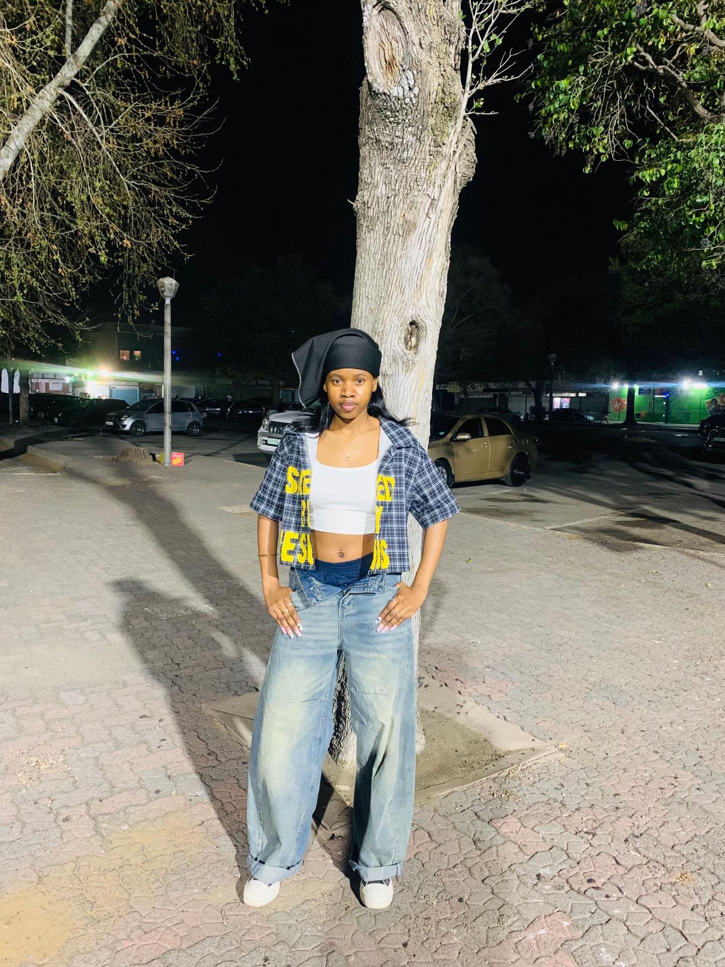 @L&egrave;&euml; Mnguni