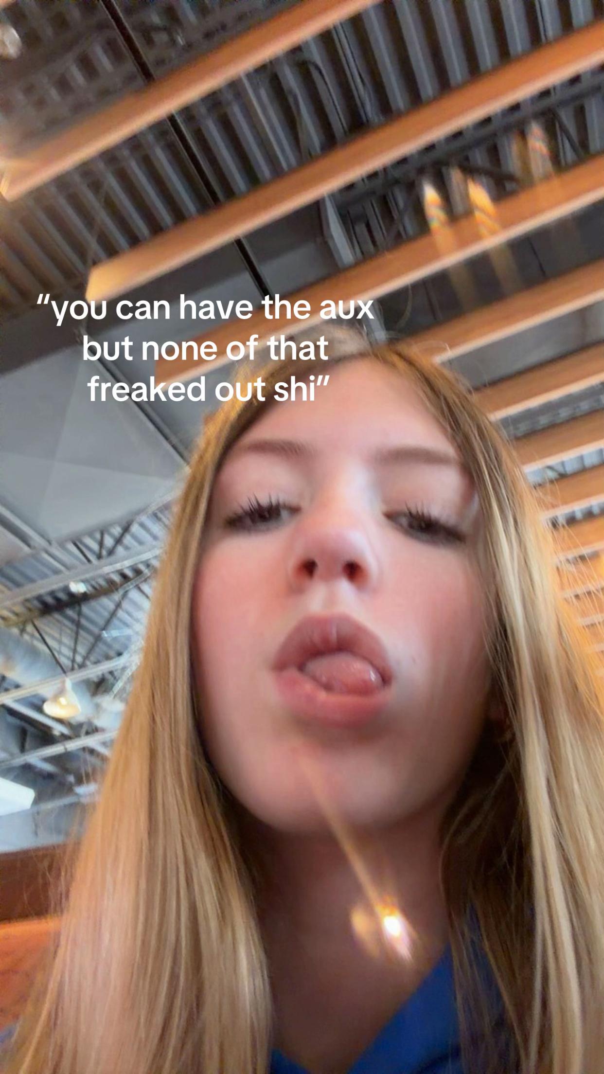 @🦦
