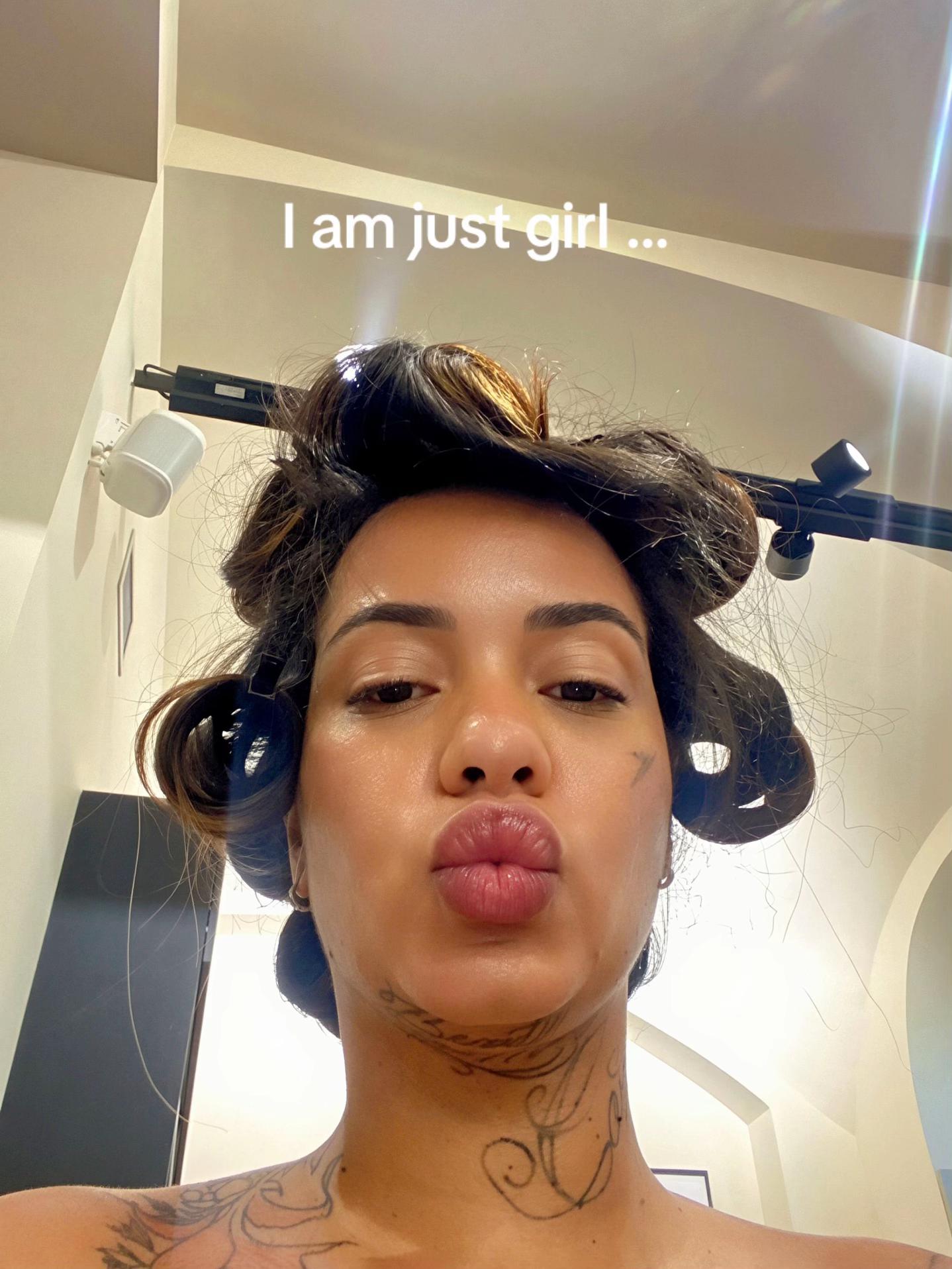 @Thainá Dnc