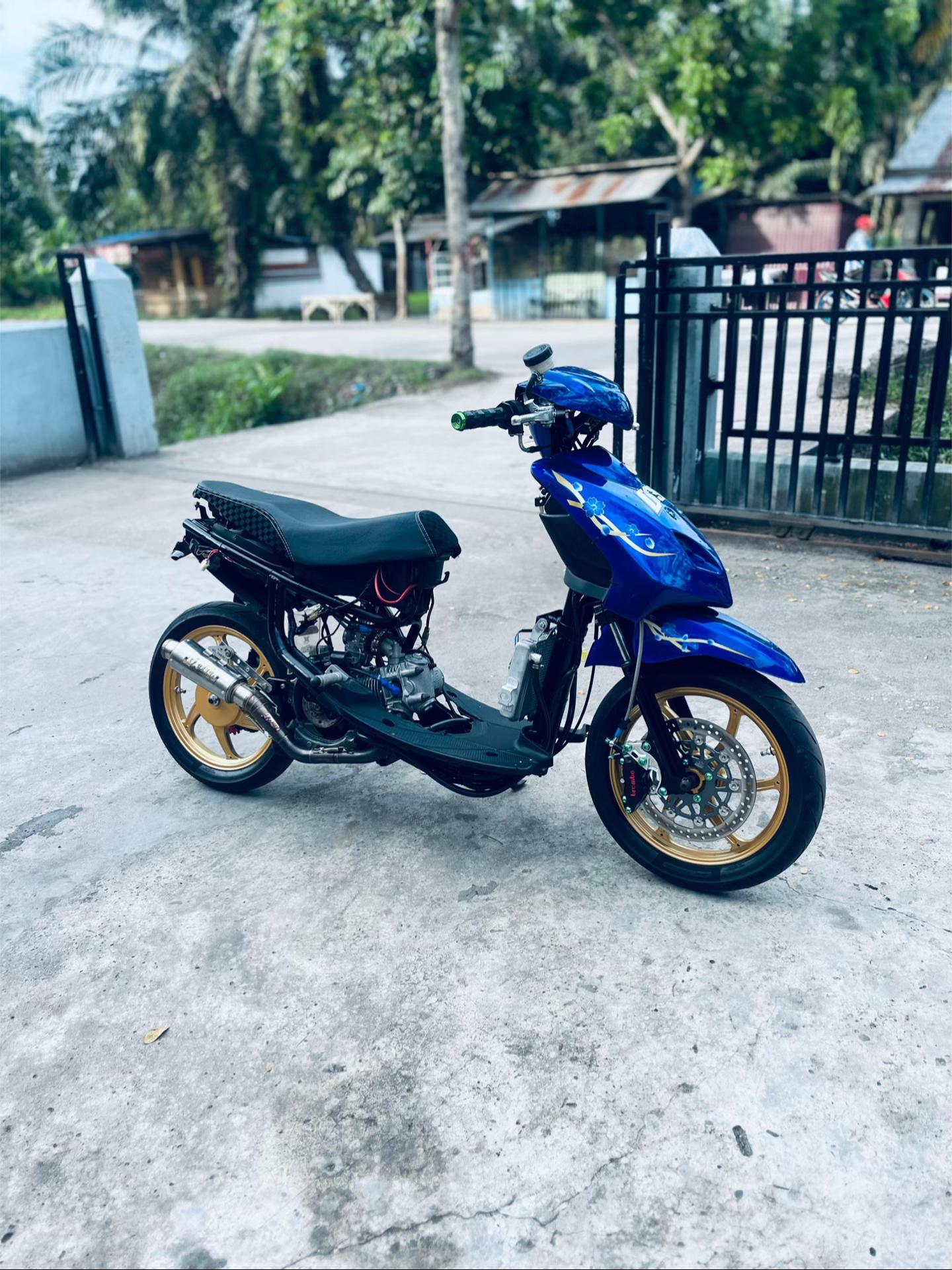@D A N ⚡️ E