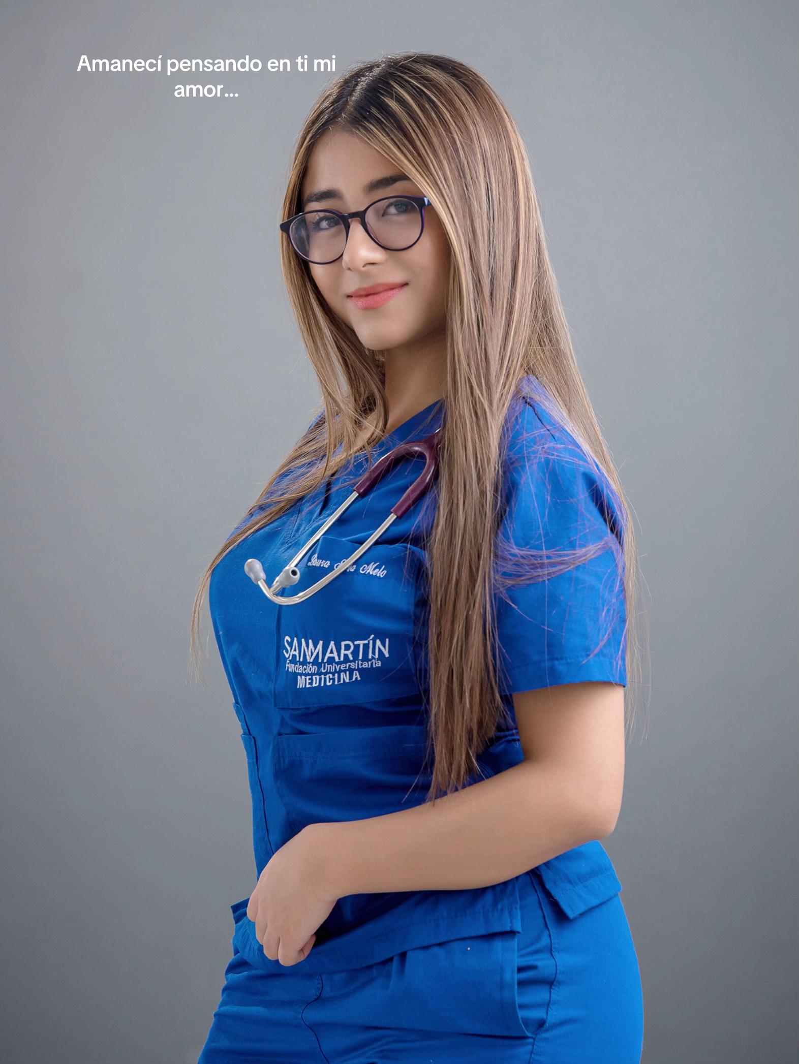 @Laura S León Melo