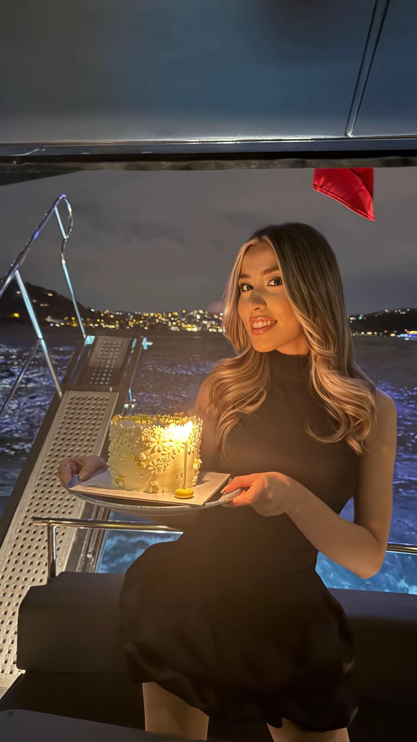 @Ece &Ccedil;evik