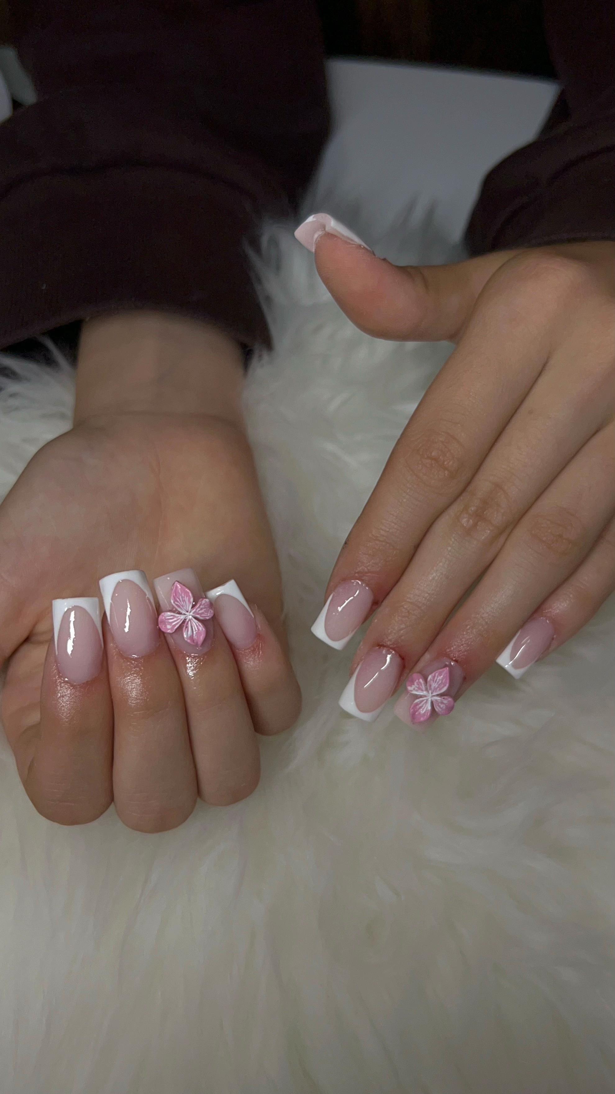 @Nails_vil&aacute;g