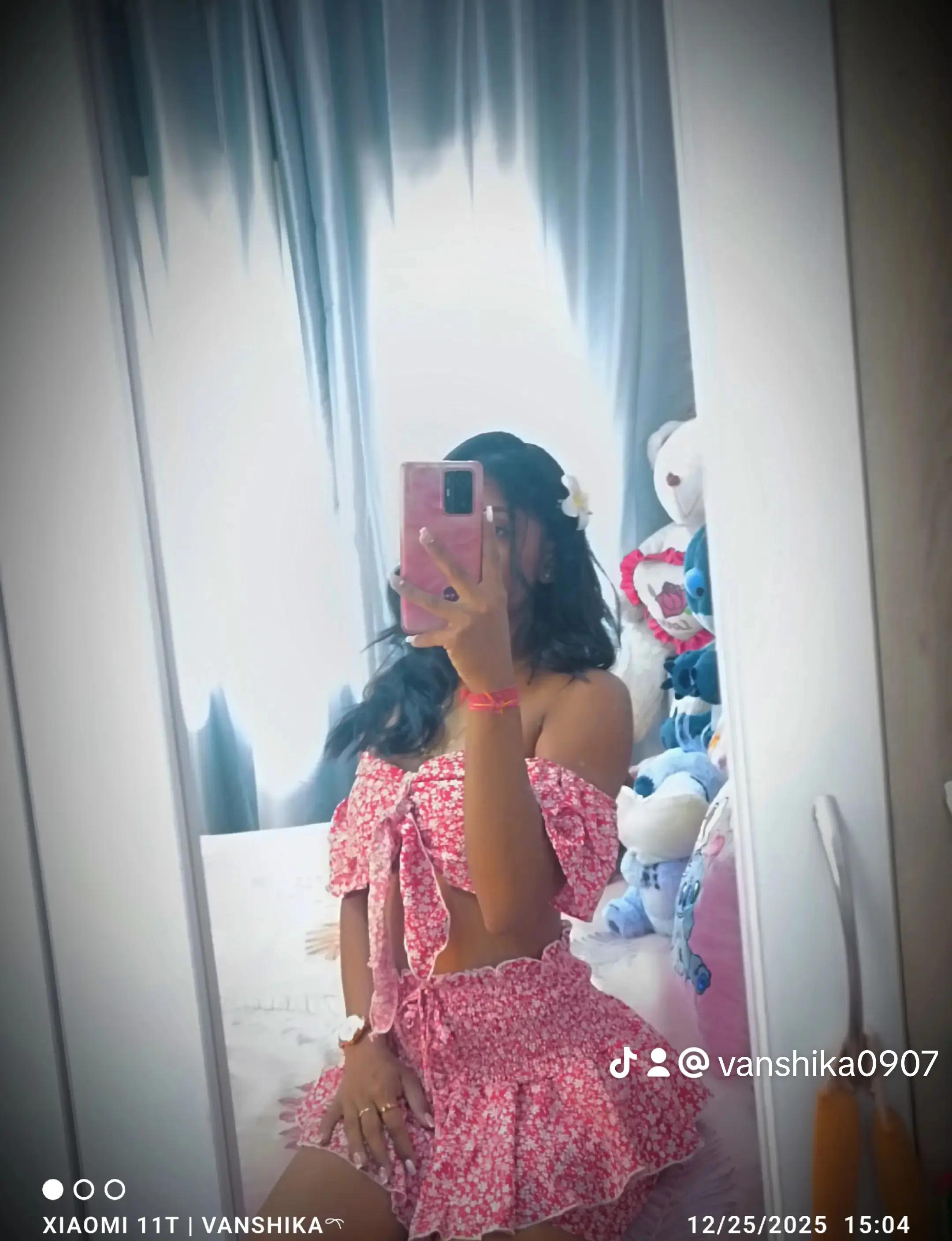 @Vanshika.𝓛 💋