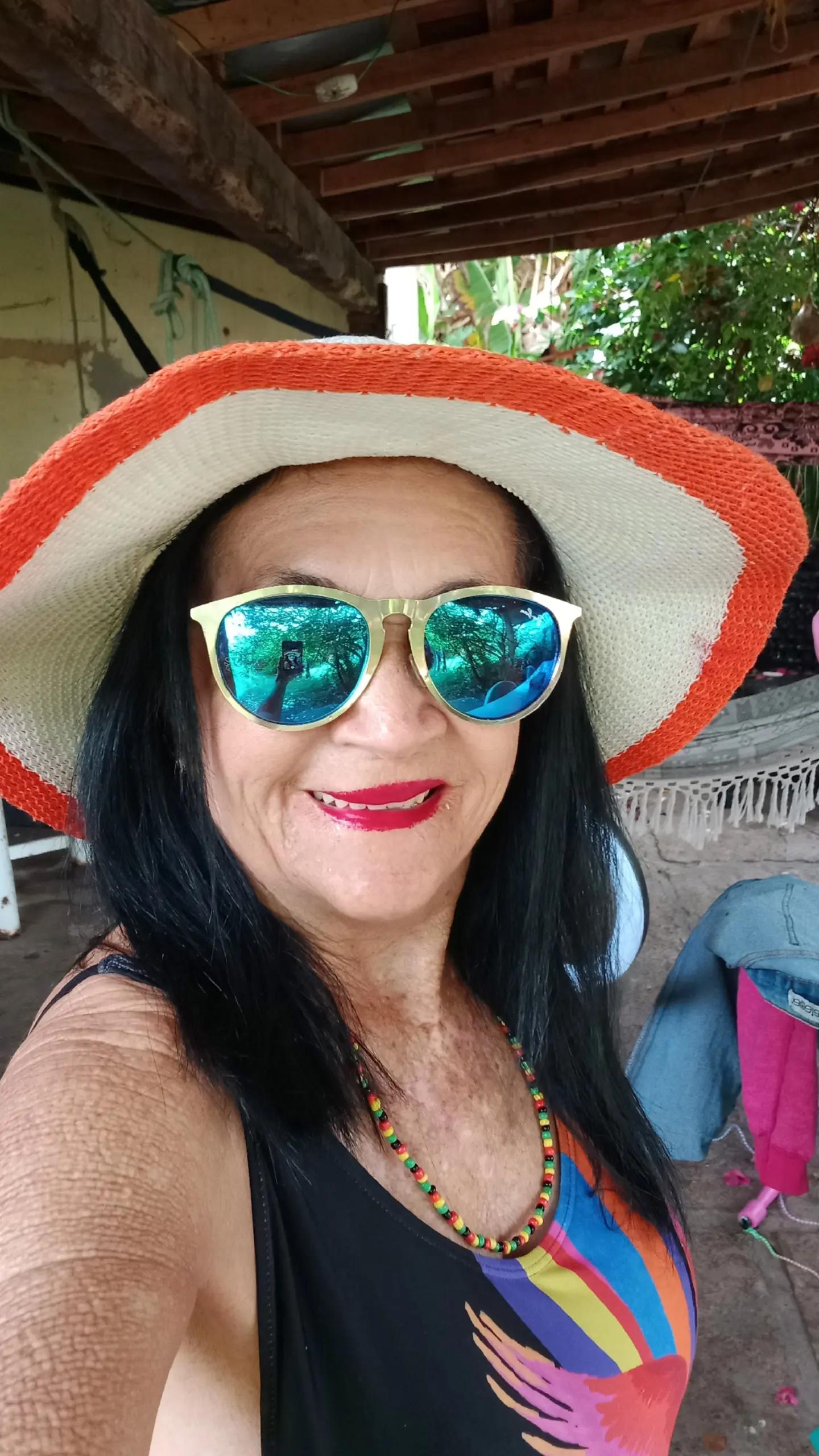 @Izoniaoficial