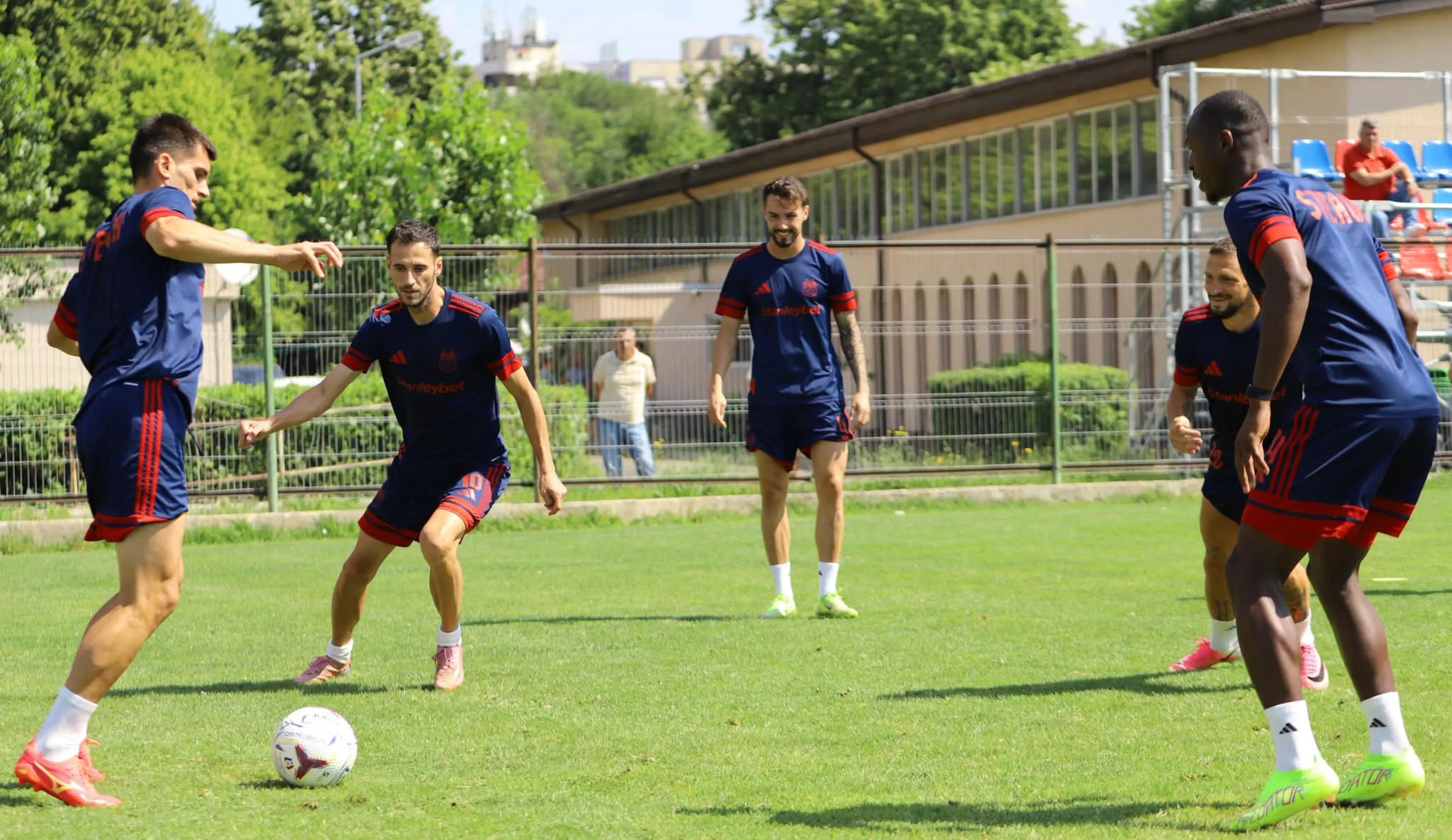 @Steaua București