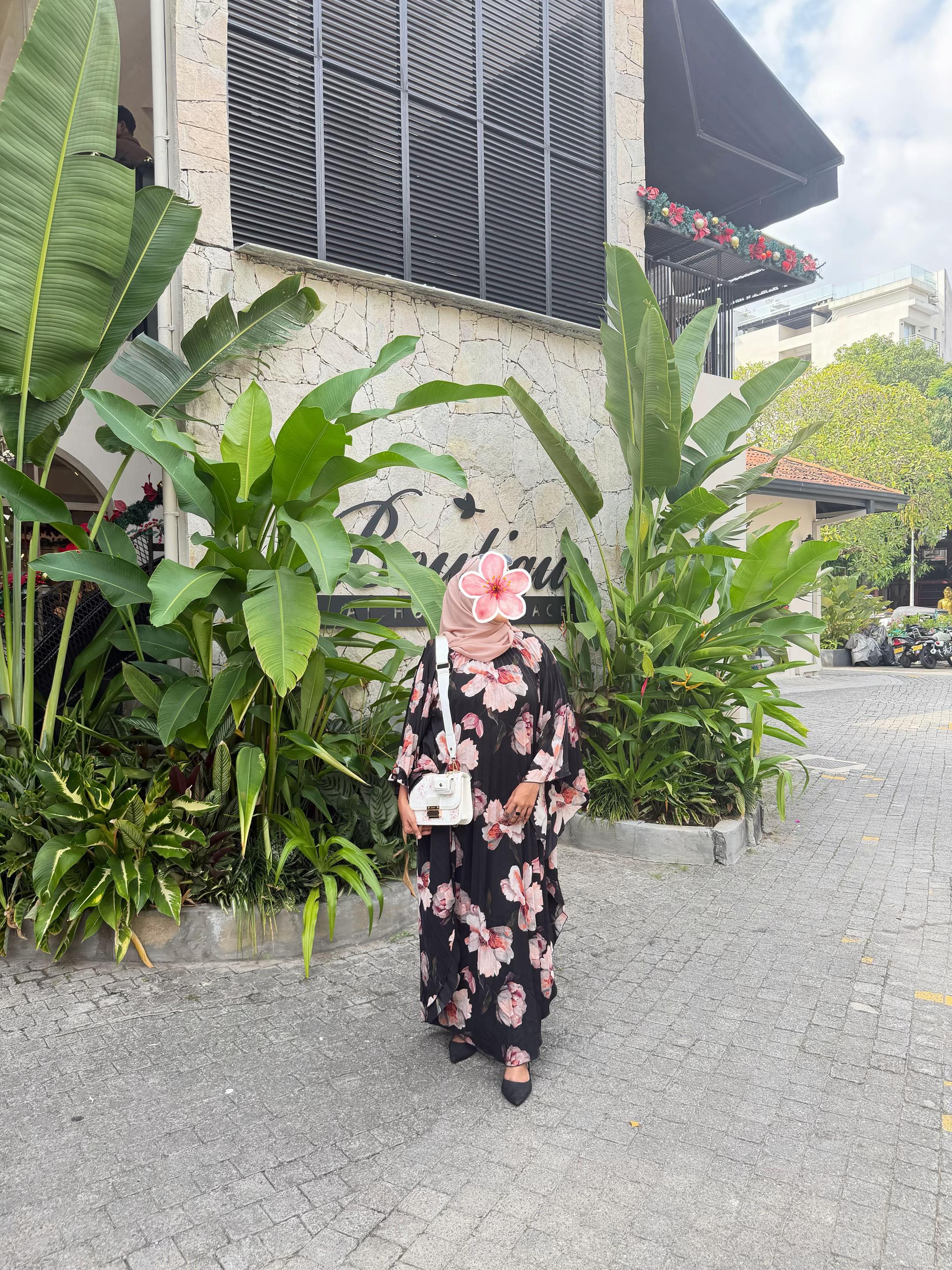 @lifeofaniqabii