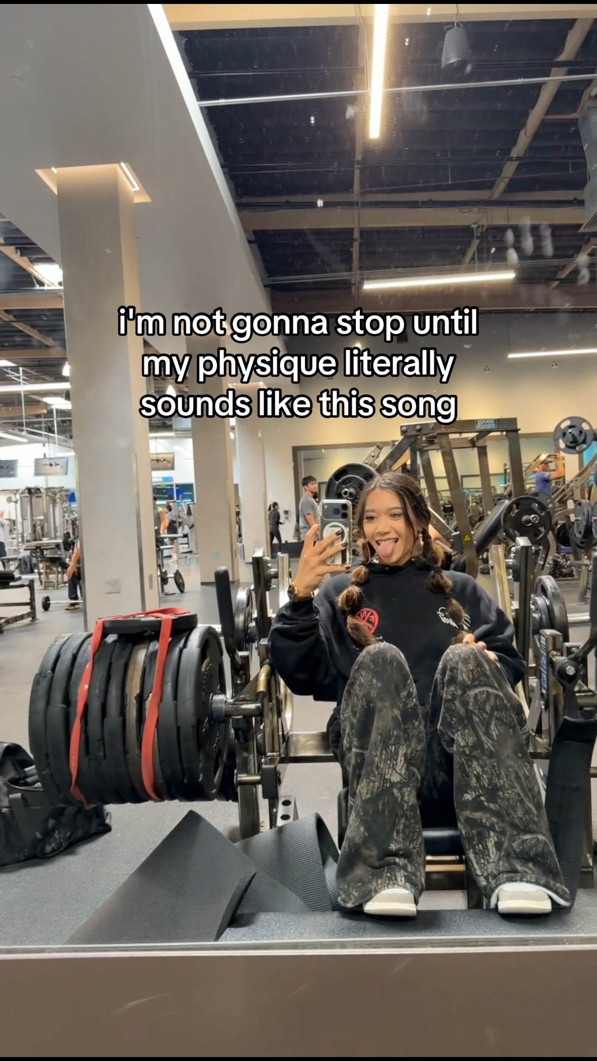 @danigoingsfit 𒉭