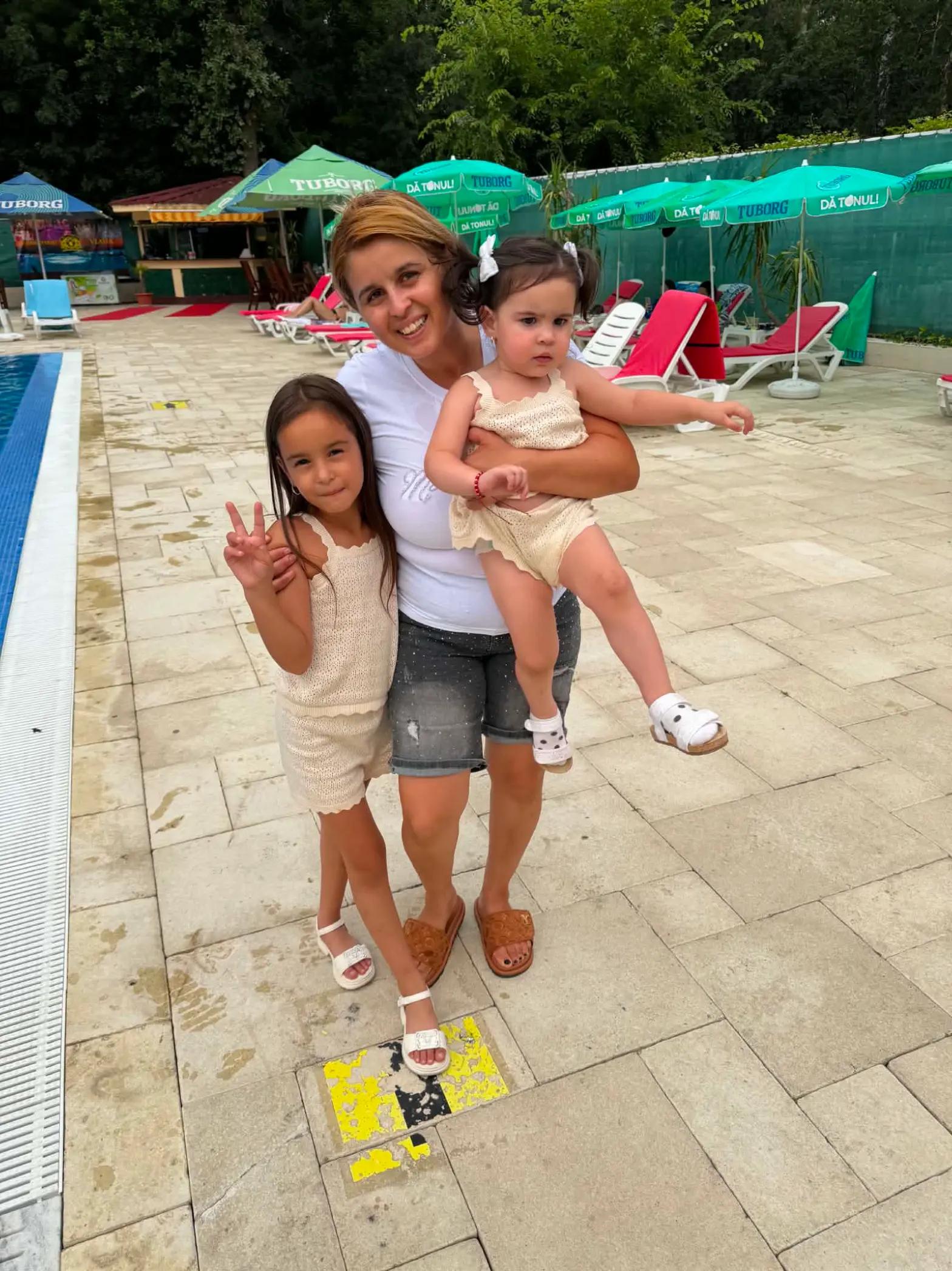 @Nicoleta👭Ranya&Azaleea!