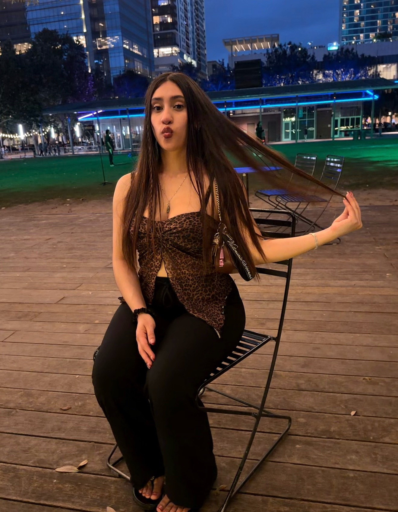 @️