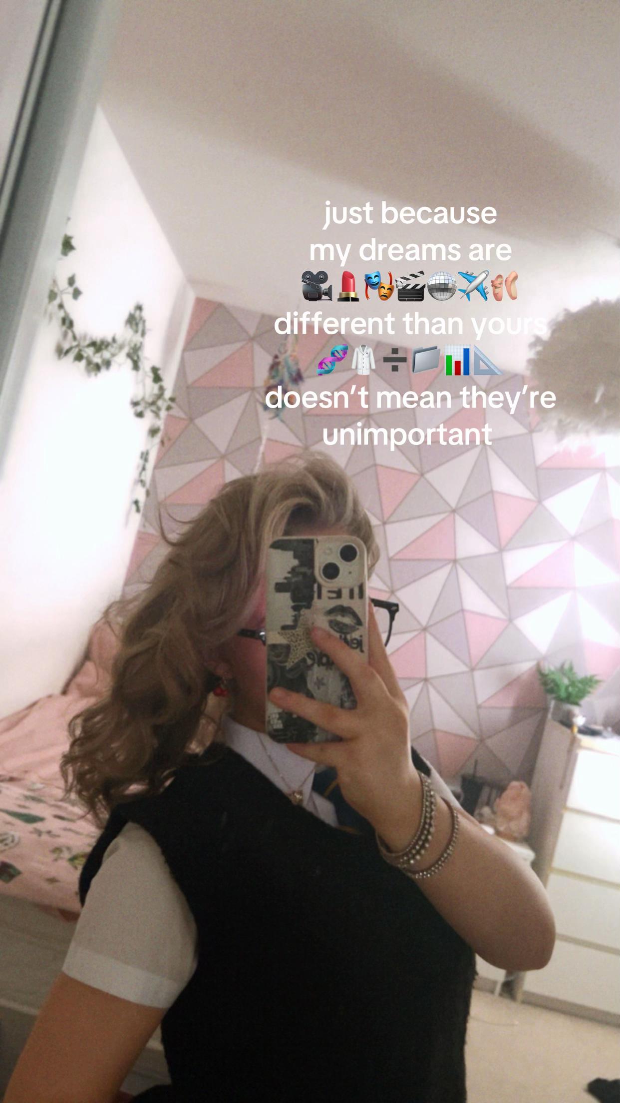 @‧₊˚♪ taylor 𝄞₊˚⊹