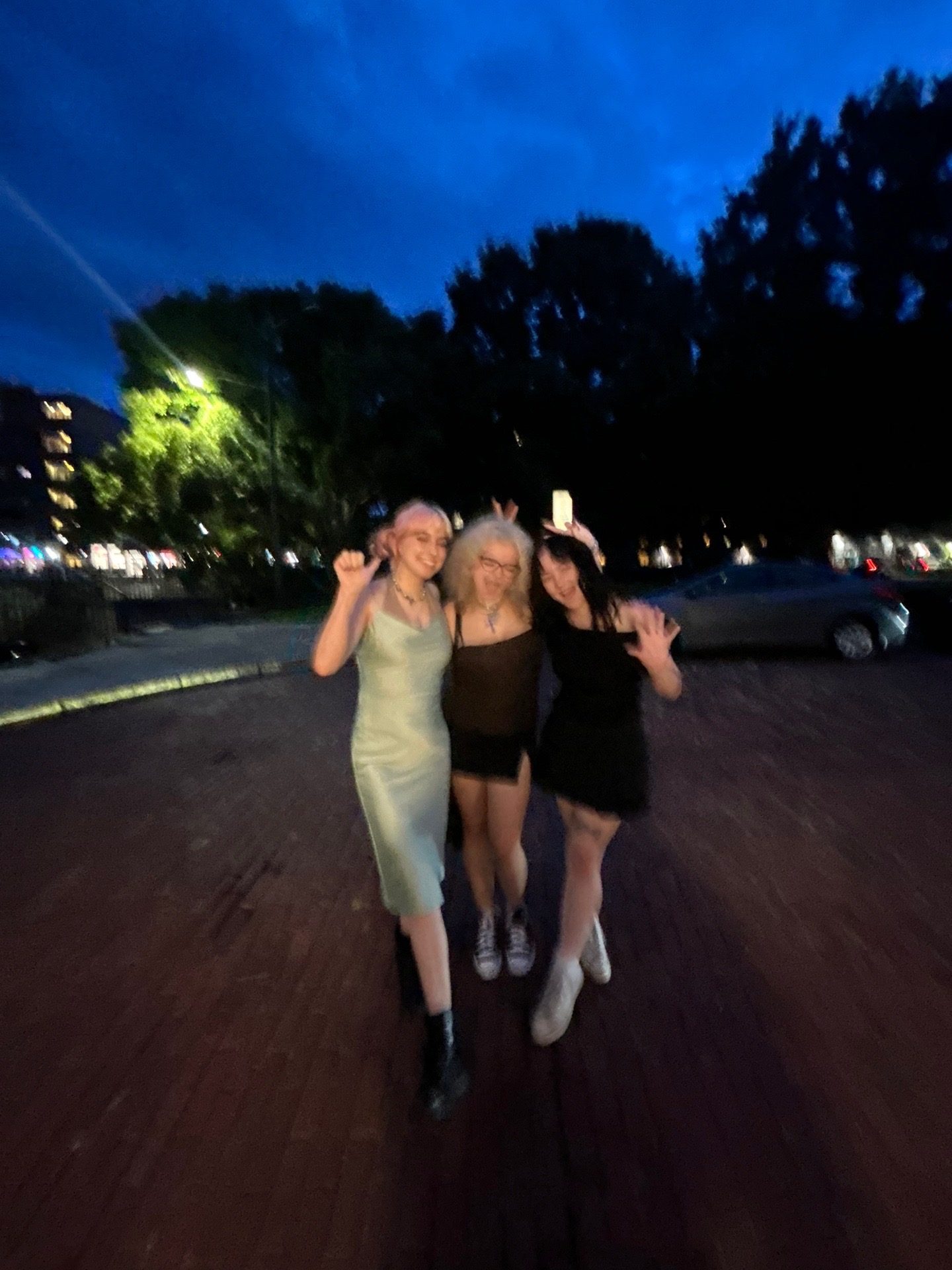 @b 🦷