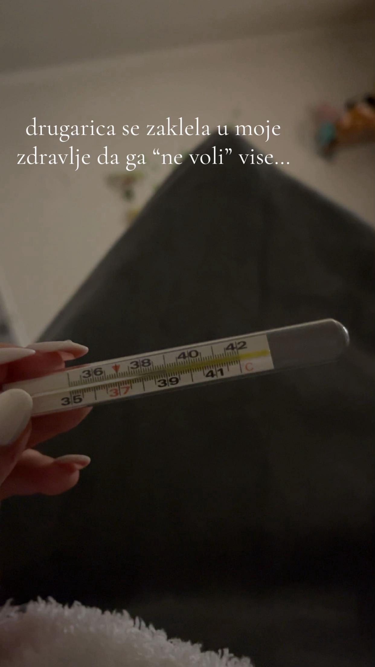 @𝒯