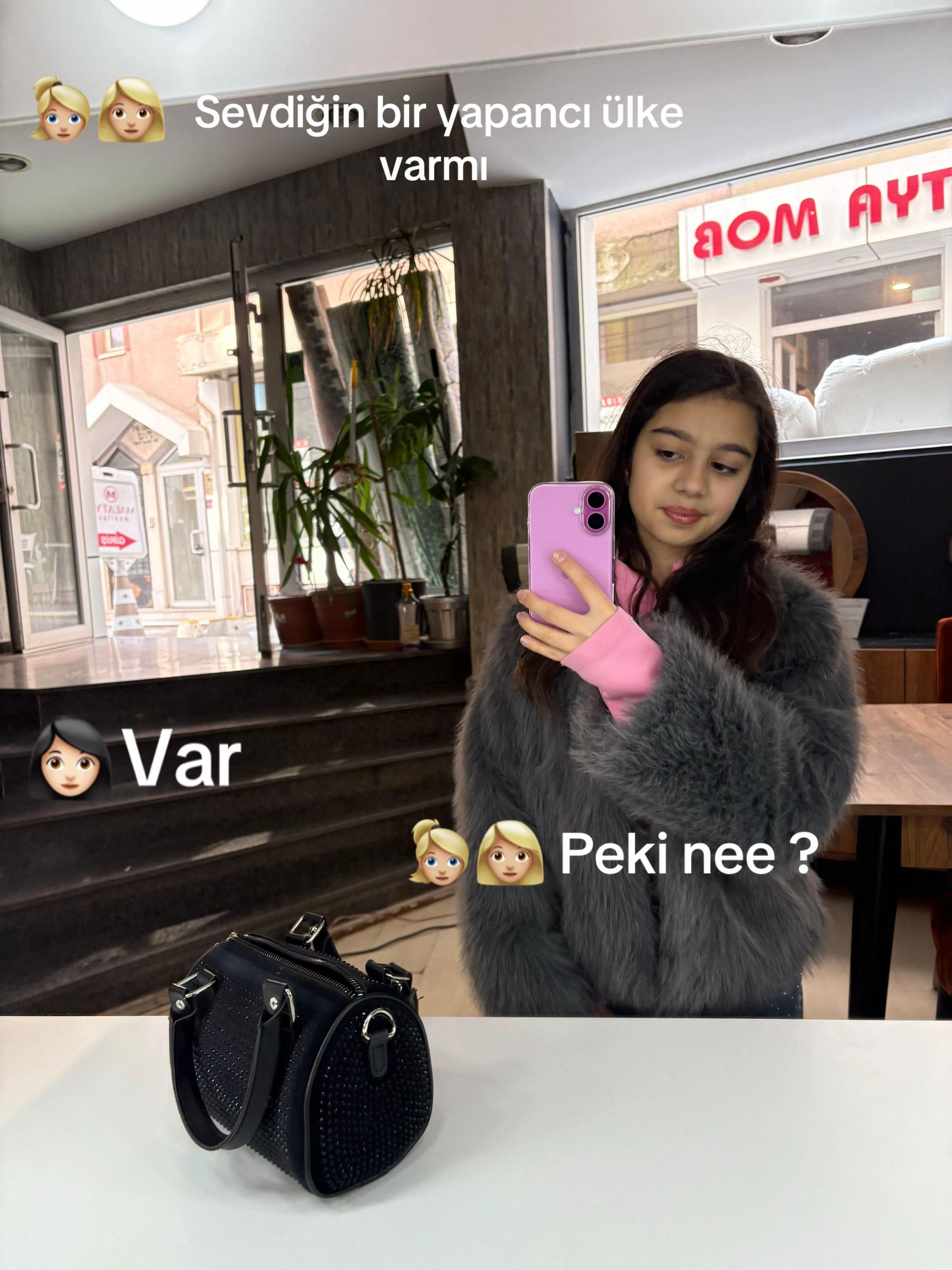 @Azra 🦋💐🐚