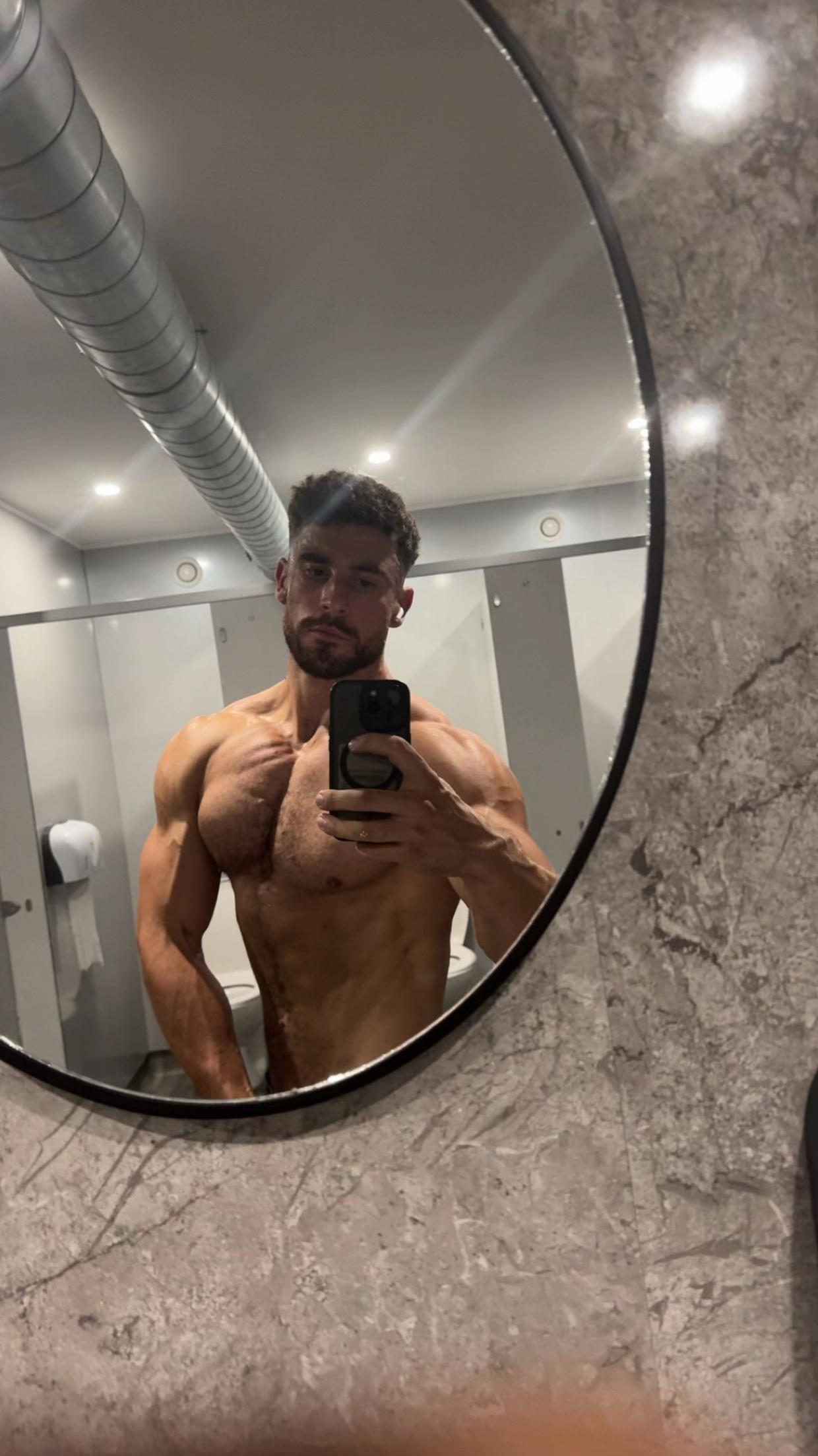@Phil Andrew 🦍