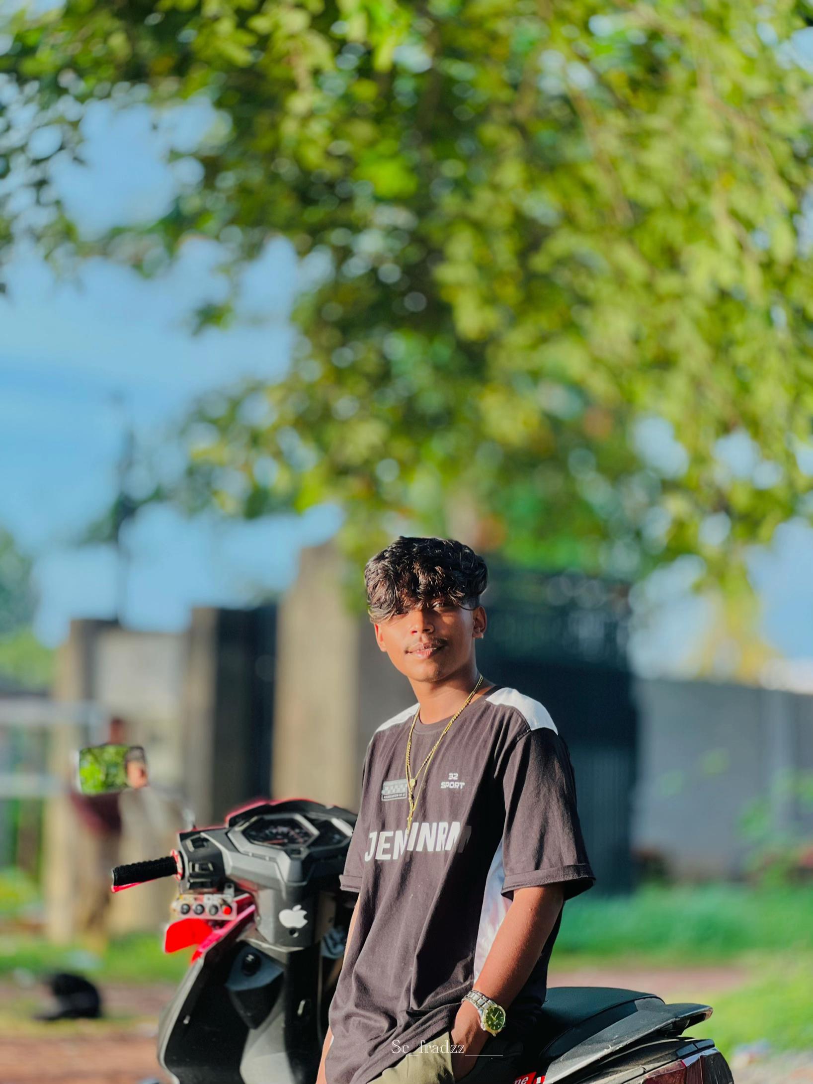 @𝐂𝐡𝐚𝐭𝐡𝐮𝐳𝐳__💸🇮🇹