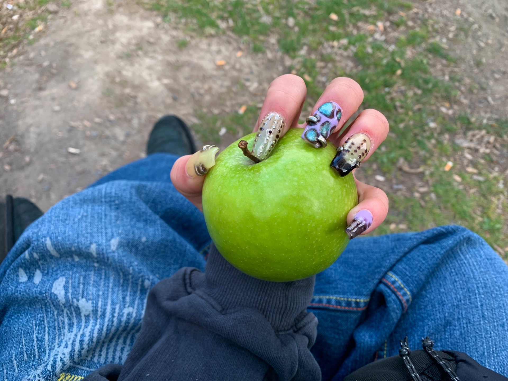 @👣