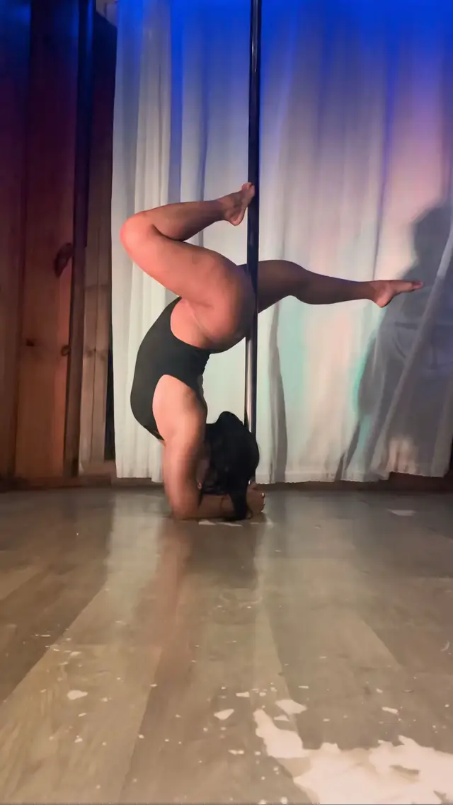 @Kathita | Pole Dance