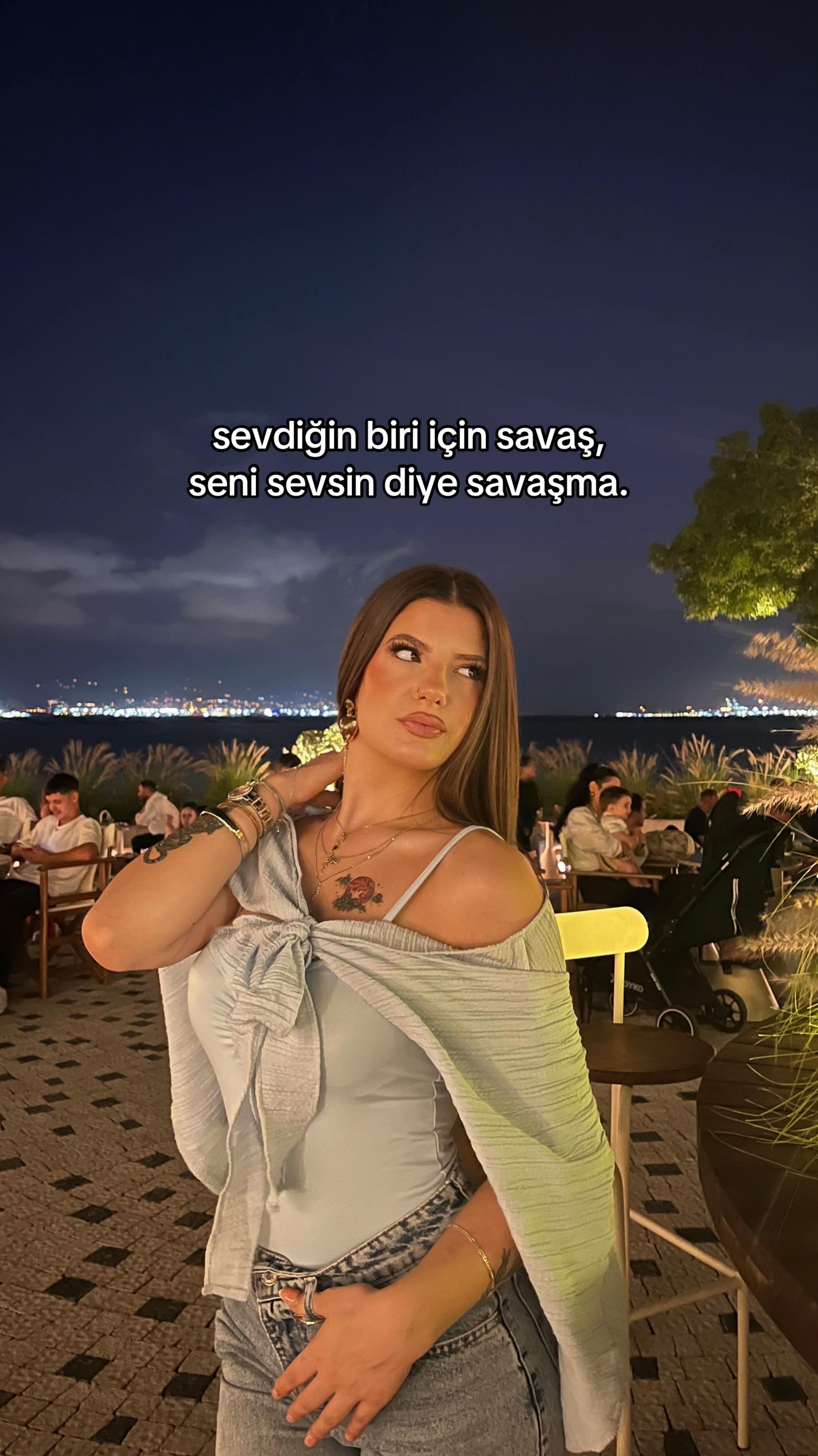 @Azra Eşref