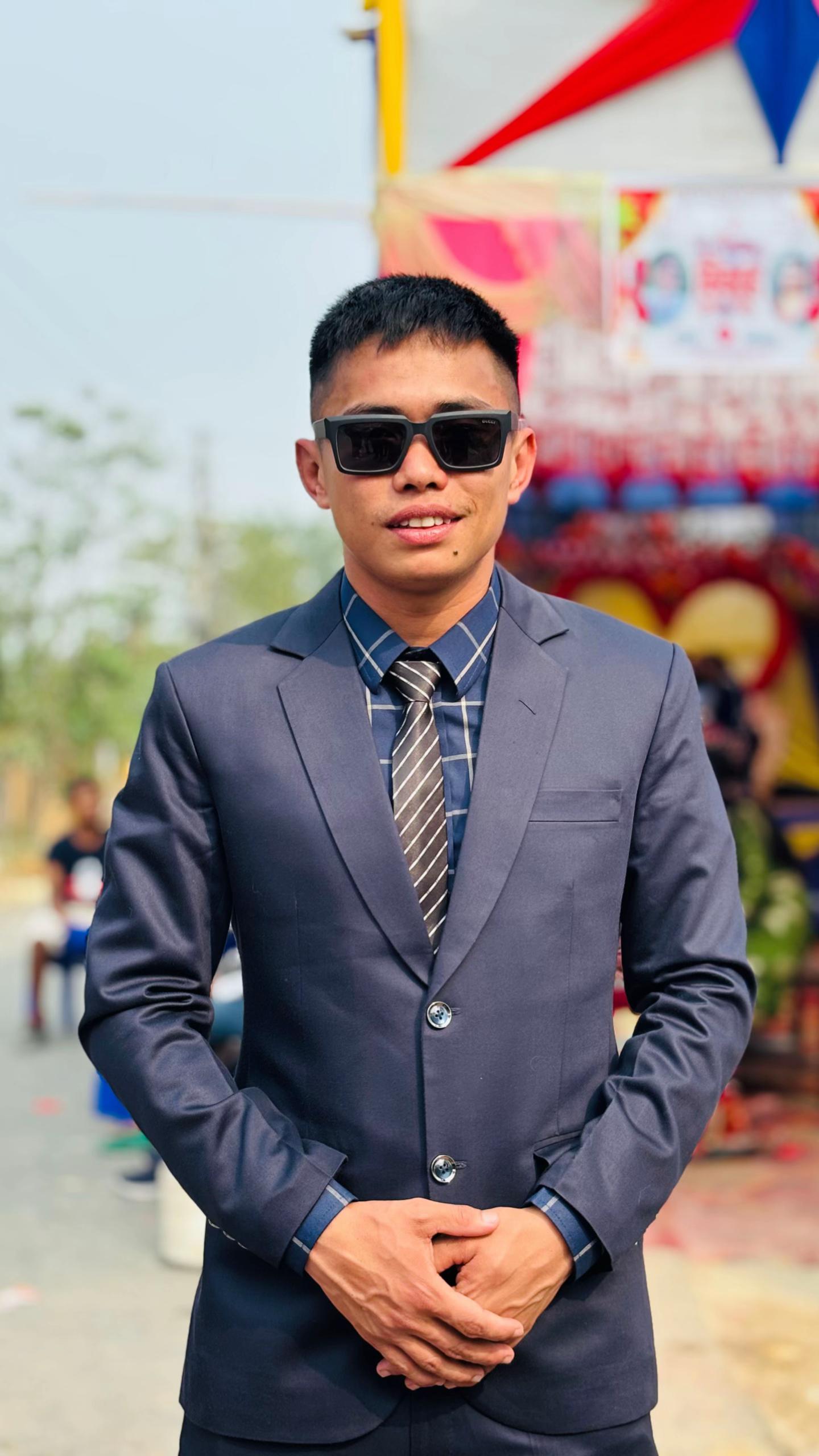 @Roshan Khapung
