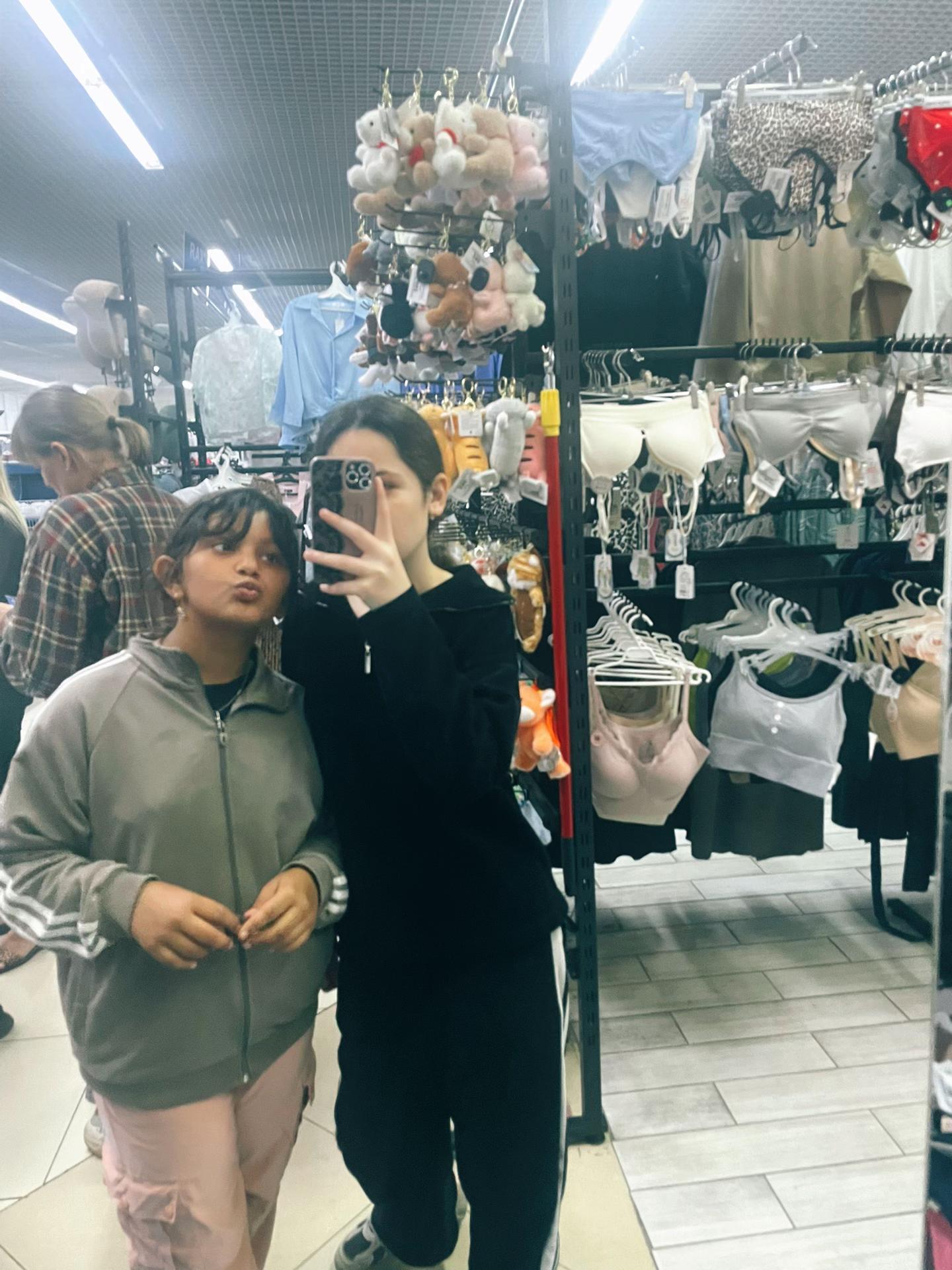 @🙇🏼&zwj;♀️