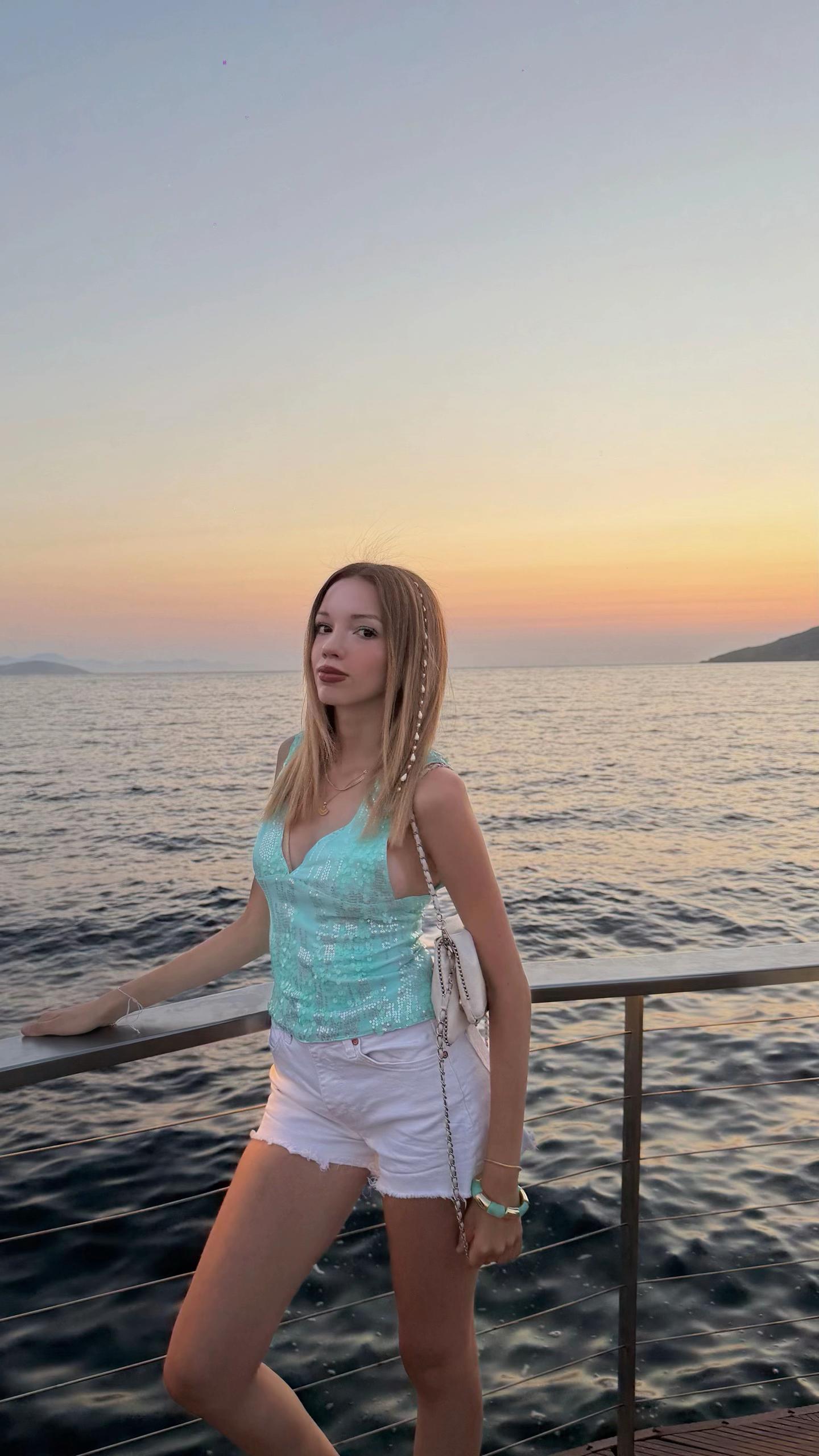 @asyakiziltug
