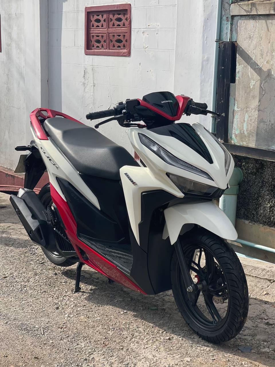 @SIPHYOETGI Motorcycle showroom